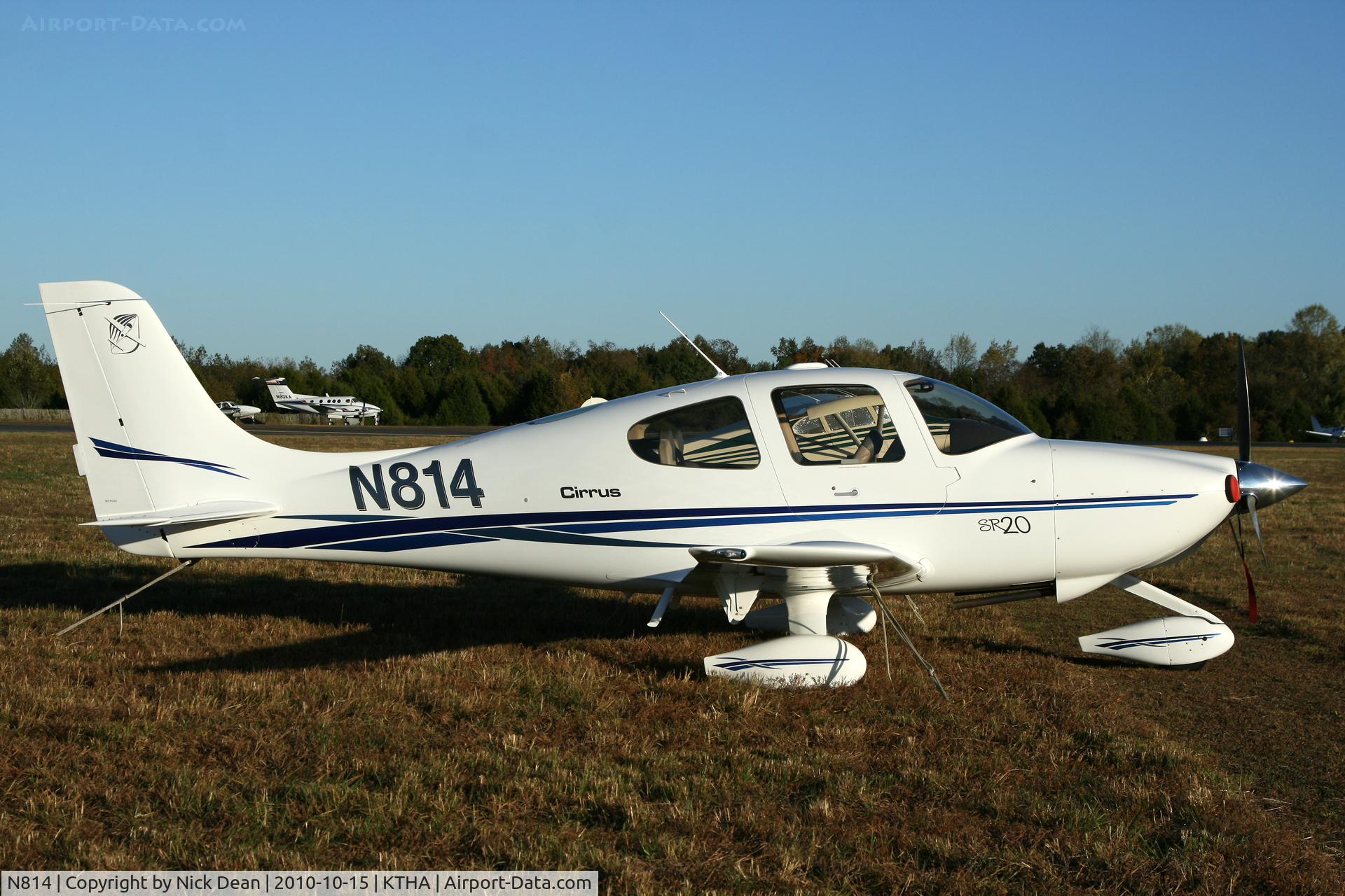 N814, 2003 Cirrus SR20 C/N 1281, KTHA Beech party 2010