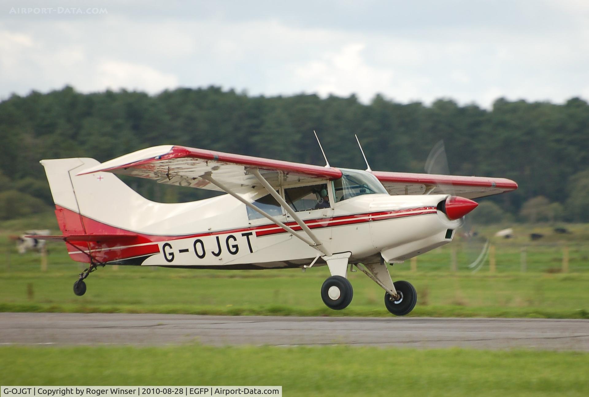 G-OJGT, 1979 Maule M-5-235C Lunar Rocket C/N 7285C, Maule Lunar Rocket departing Runway 04