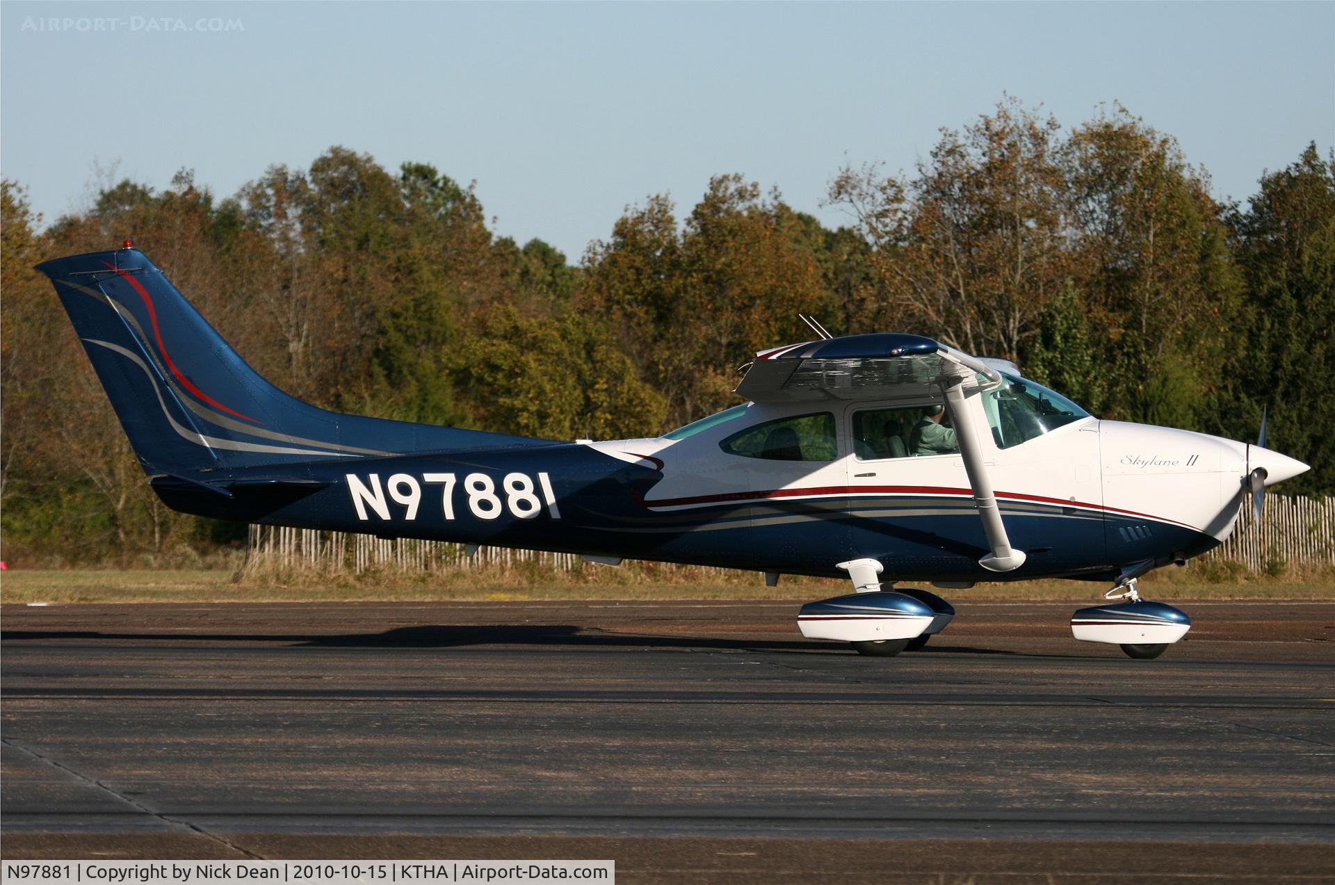 N97881, 1979 Cessna 182Q Skylane C/N 18267239, KTHA Beech party 2010