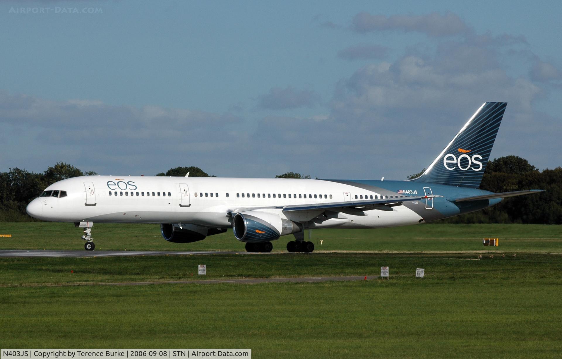N403JS, 1994 Boeing 757-2Q8 C/N 27351, Lining up on 
