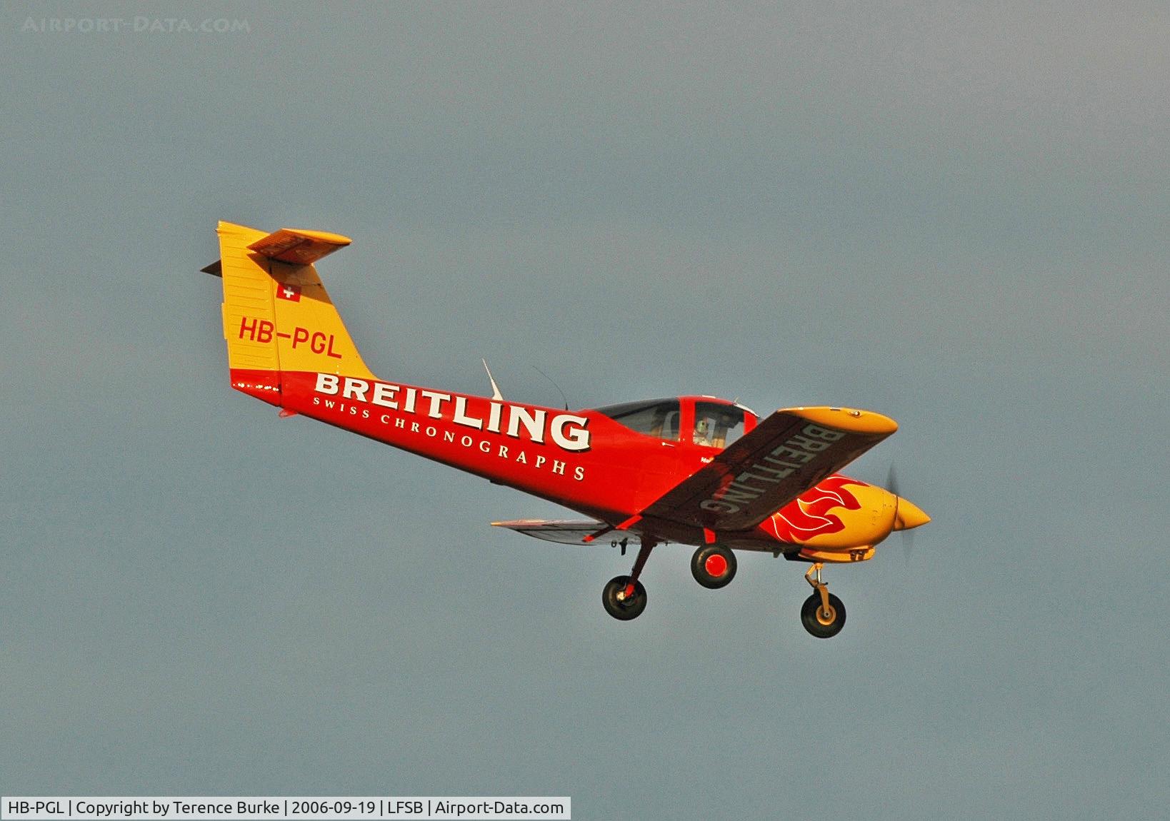 HB-PGL, 1981 Piper PA-38-112 Tomahawk Tomahawk C/N 38-82A0011, Landing Basel Airport