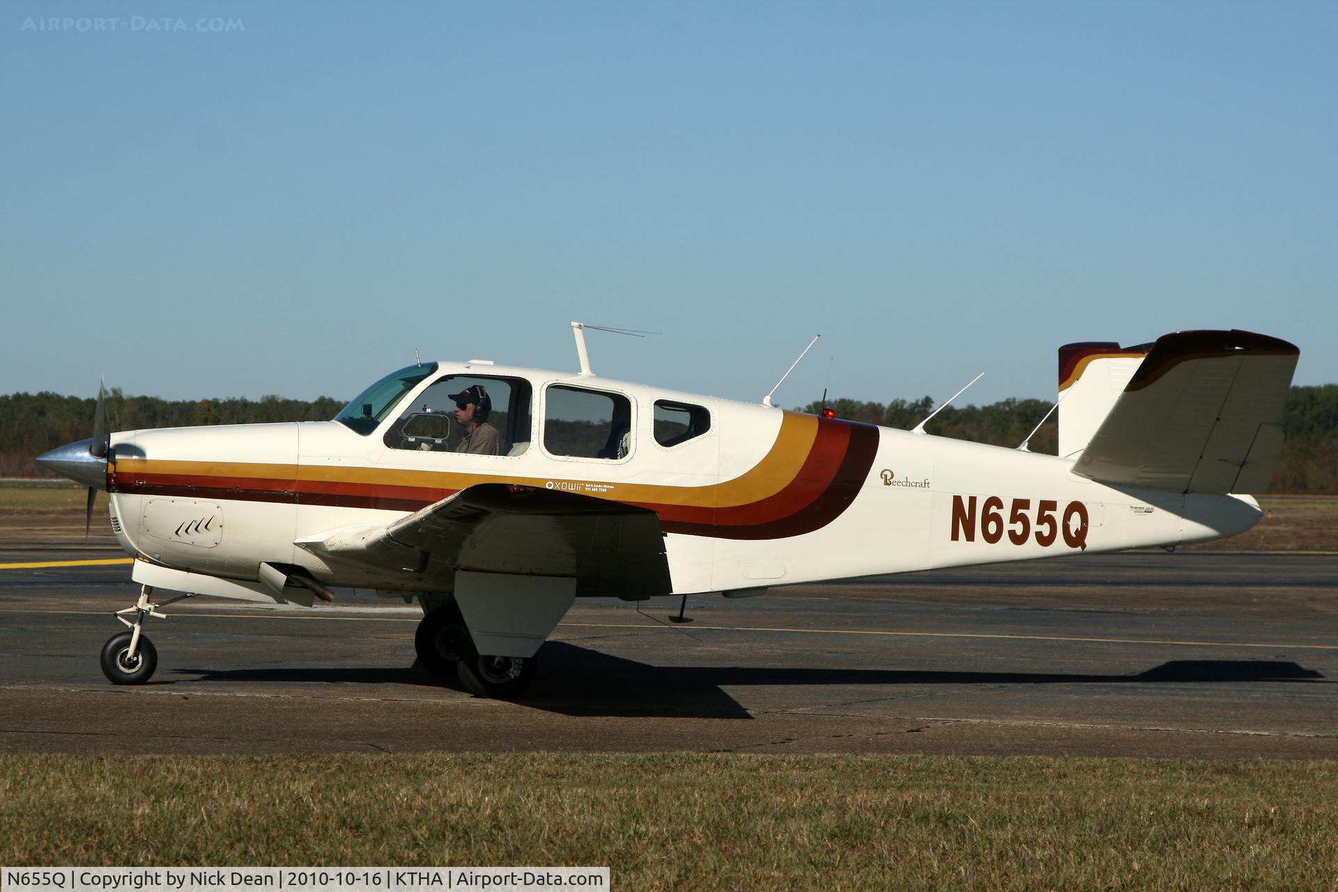 N655Q, 1959 Beech K35 Bonanza C/N D-5862, KTHA Beech party 2010