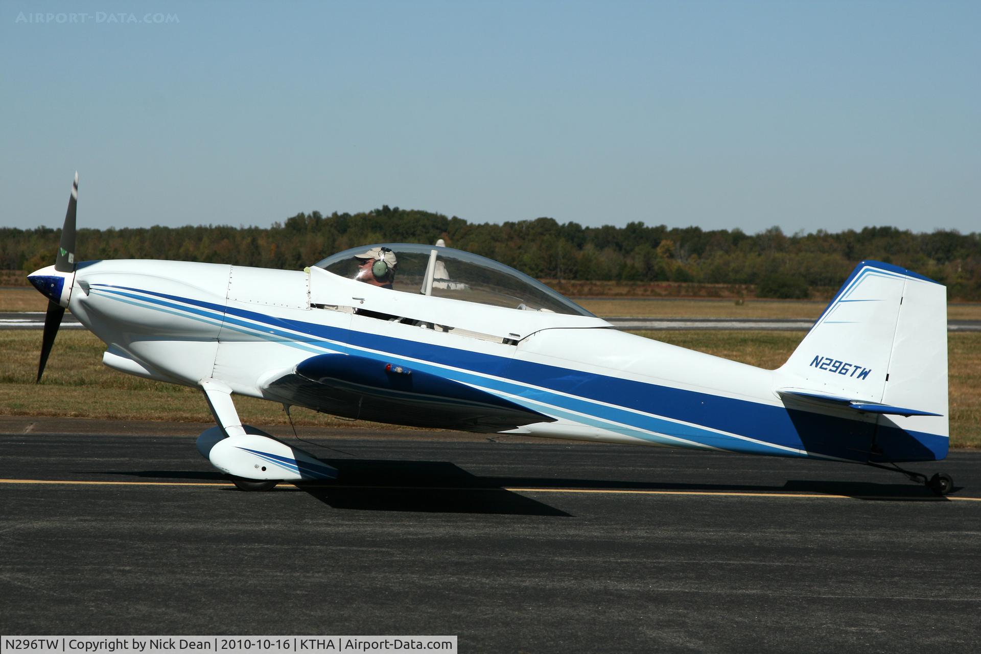N296TW, 1992 Vans RV-4 C/N 2441, KTHA Beech party 2010