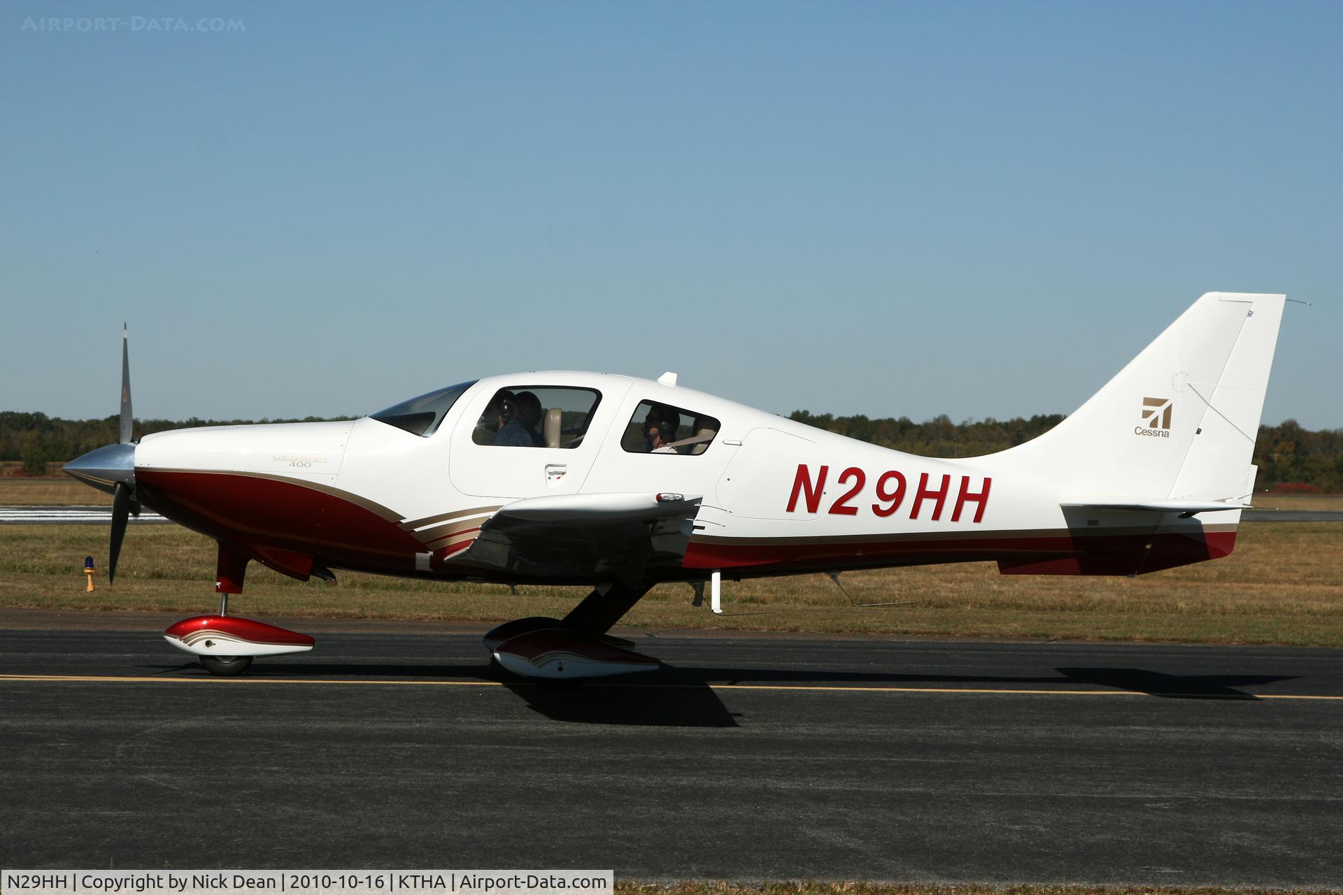 N29HH, 2006 Columbia Aircraft Mfg LC41-550FG C/N 41580, KTHA Beech party 2010