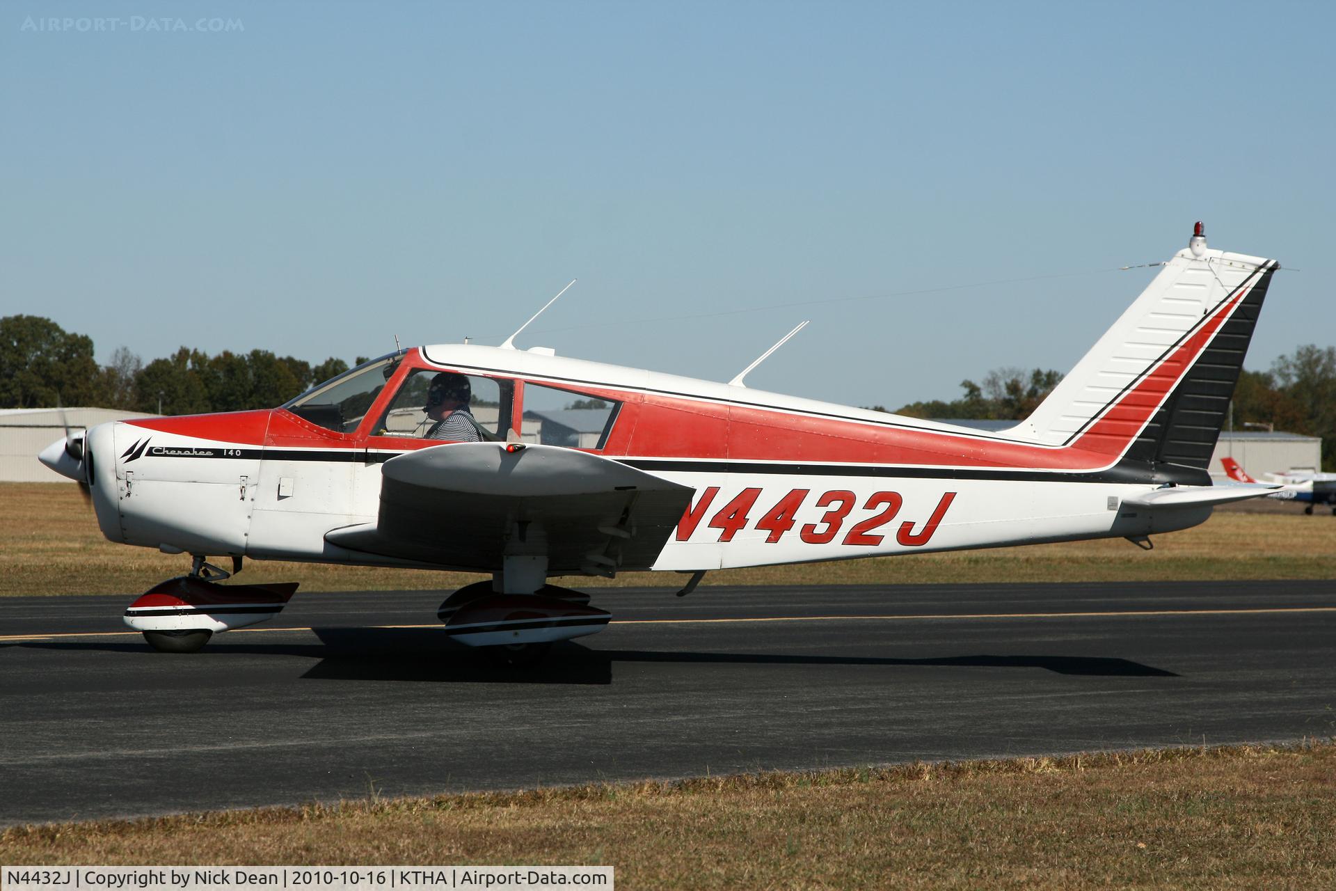 N4432J, 1967 Piper PA-28-140 C/N 28-22835, KTHA Beech party 2010