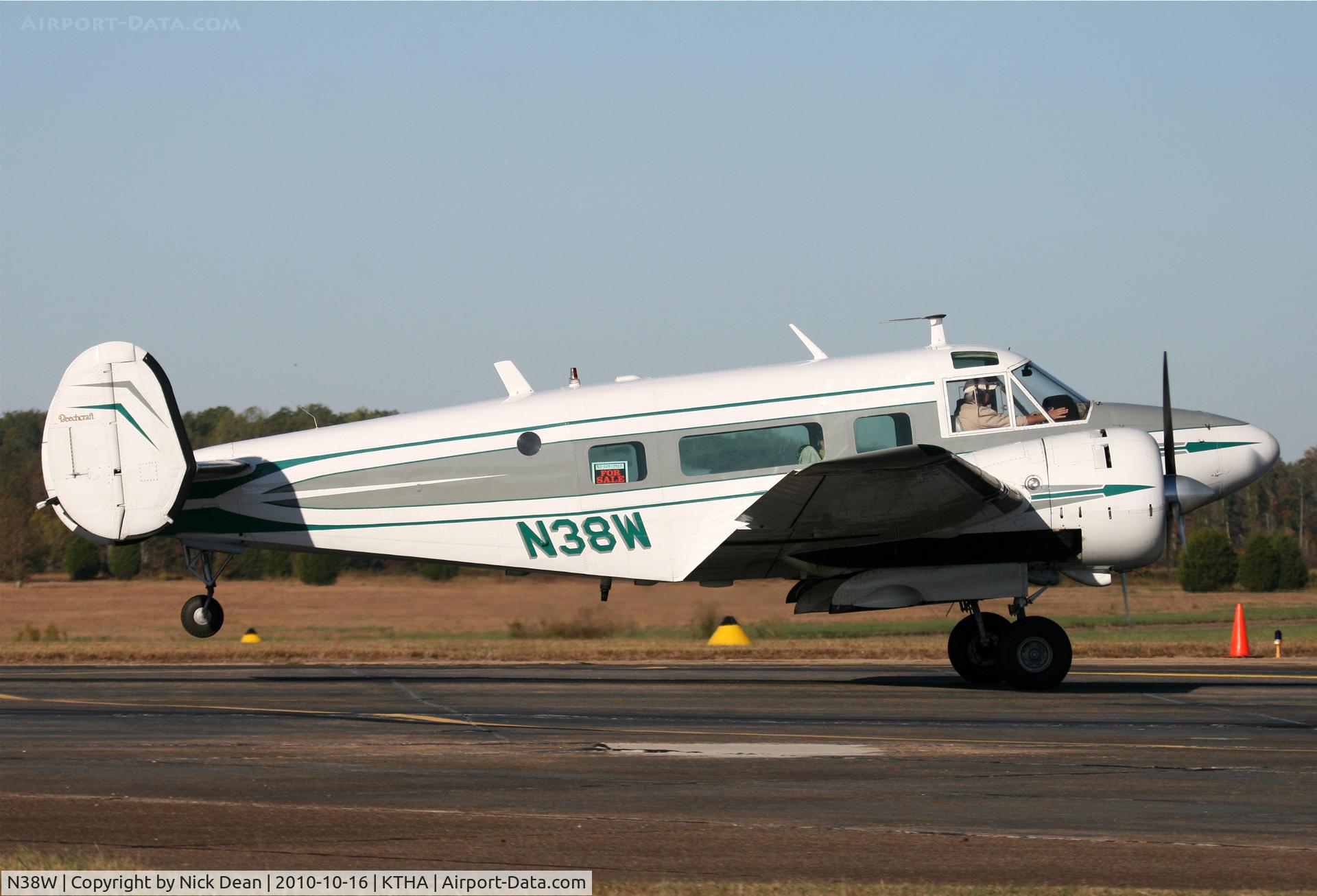 N38W, 1960 Beech H-18 C/N BA-580, KTHA Beech party 2010