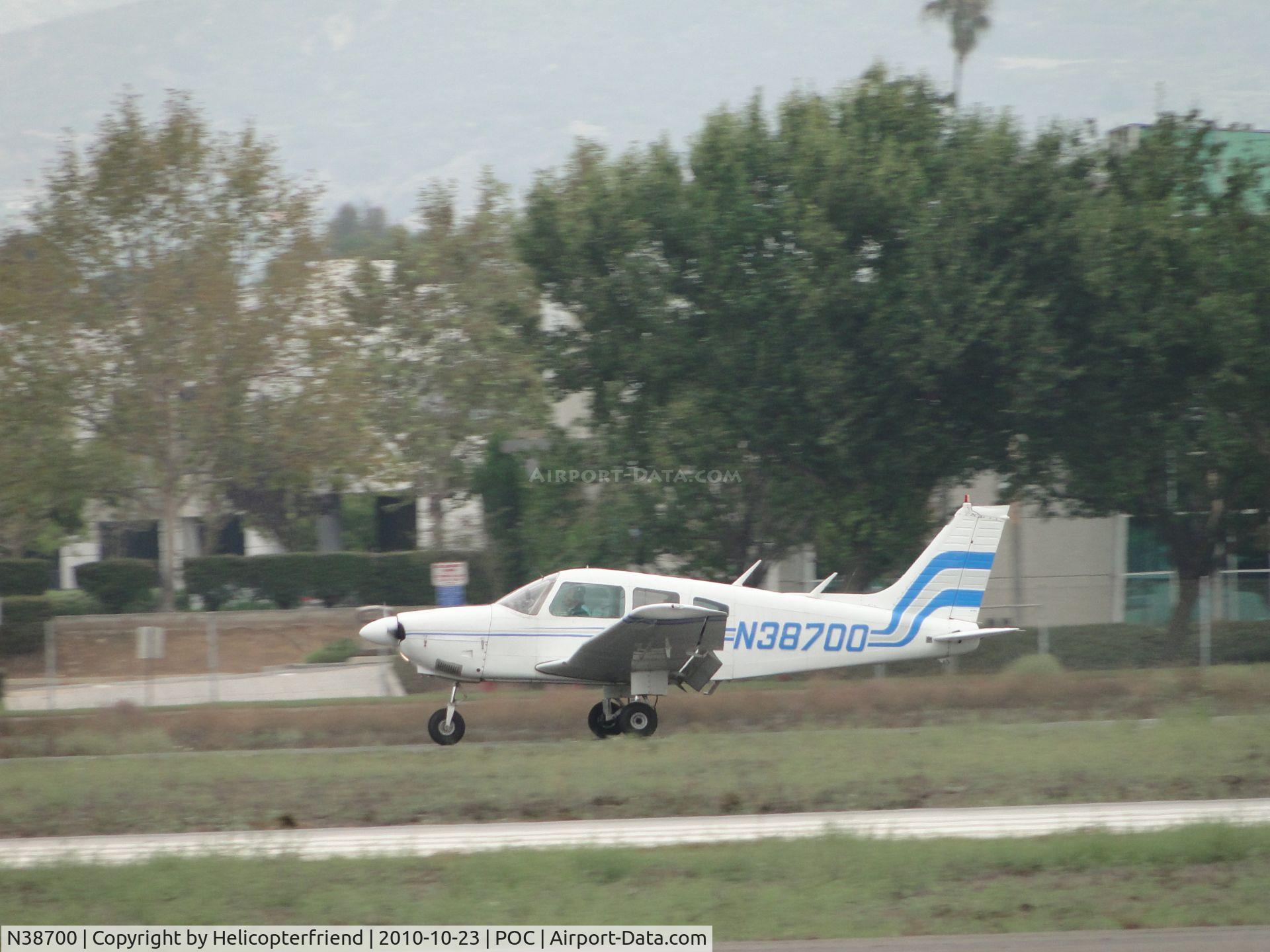 N38700, 1978 Piper PA-28-181 C/N 28-7890001, Landing on runway 26R