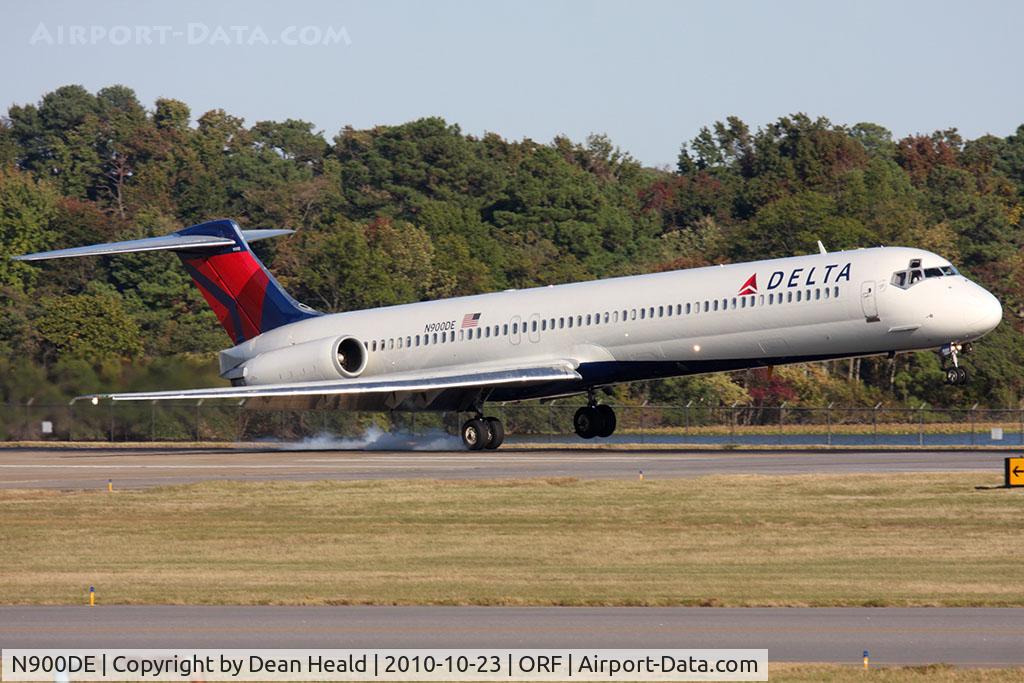 N900DE, 1992 McDonnell Douglas MD-88 C/N 53372, Delta Air Lines N900DE (FLT DAL348) from Hartsfield-Jackson Atlanta Int'l (KATL) landing RWY 23.