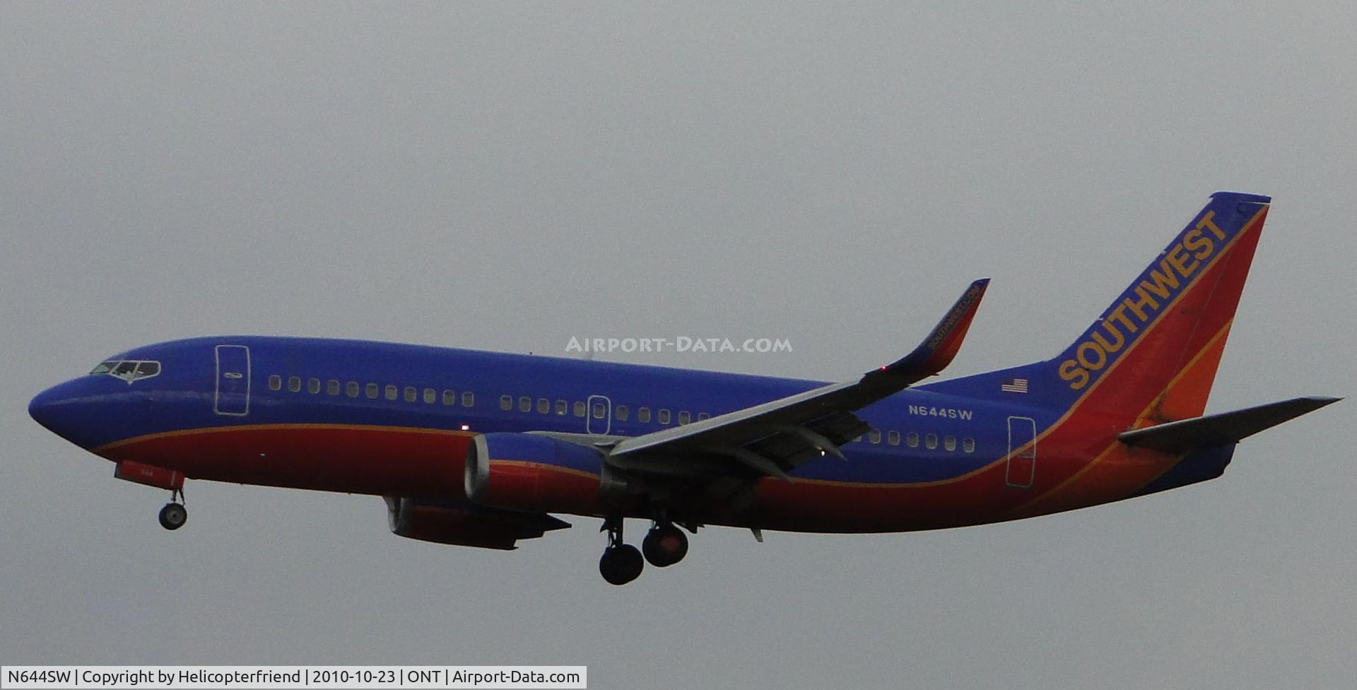 N644SW, 1997 Boeing 737-3H4 C/N 28329, On final to runway 26R on a very overcast day