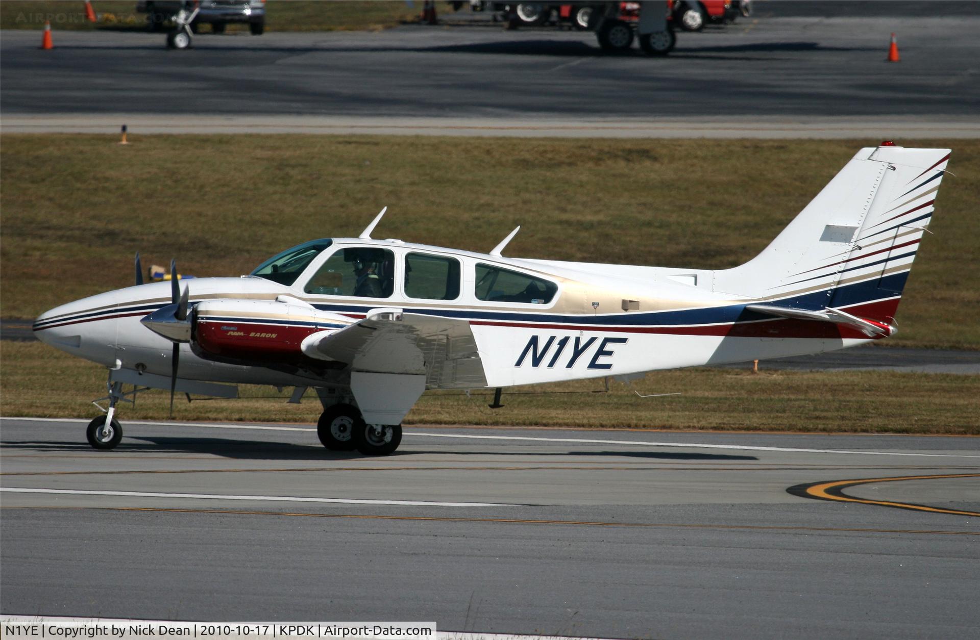 N1YE, 1975 Beech E-55 Baron C/N TE-1074, KPDK NBAA 2010