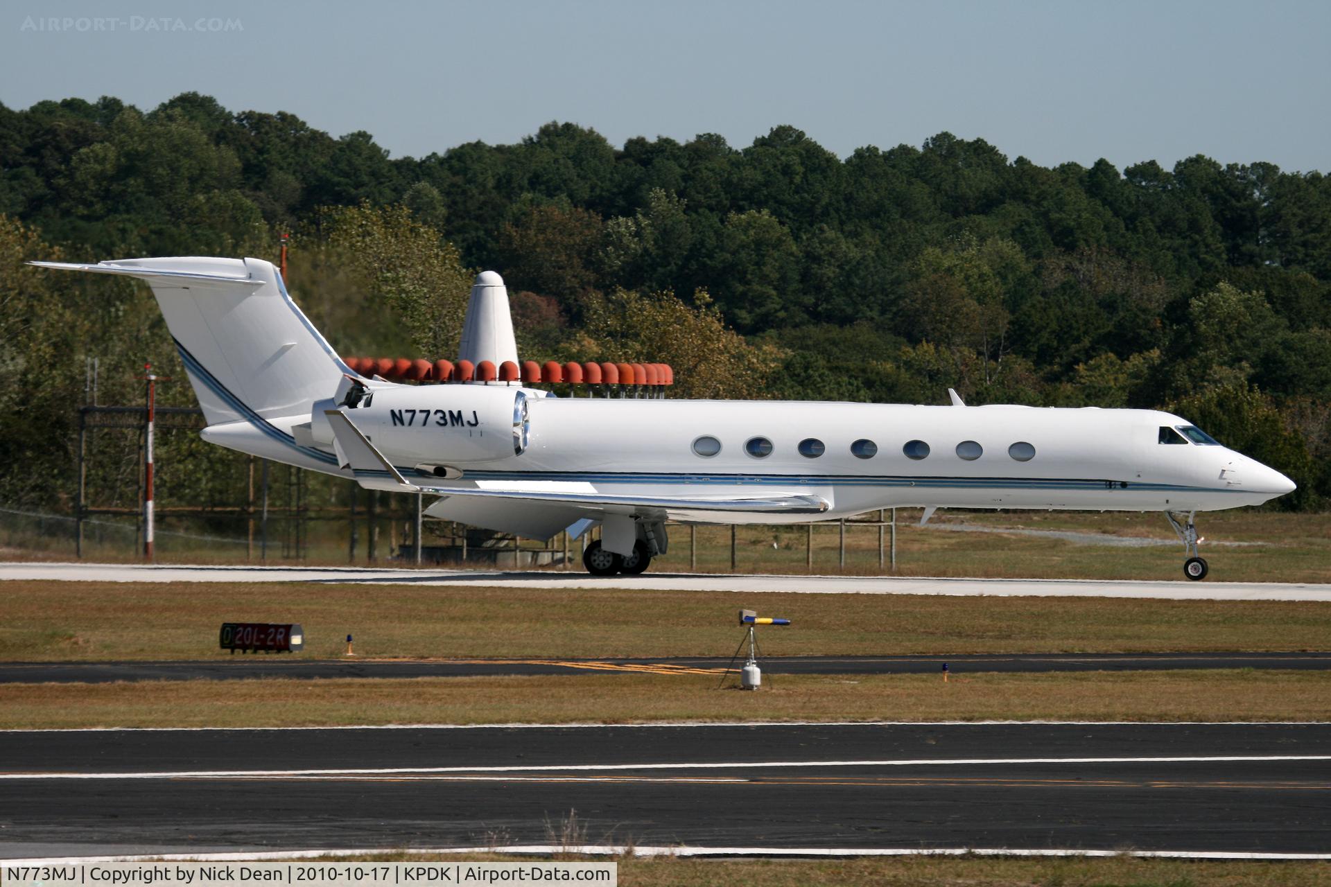 N773MJ, 2009 Gulfstream Aerospace GV-SP (G550) C/N 5232, KPDK NBAA 2010