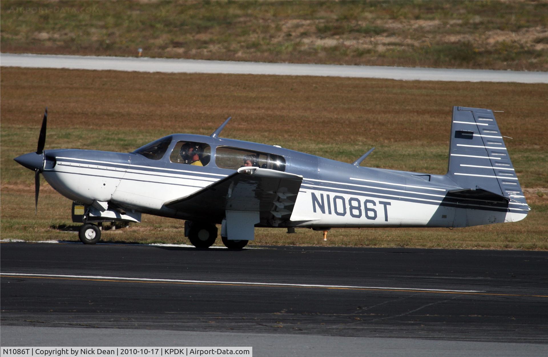 N1086T, 1990 Mooney M20M Bravo C/N 27-0045, KPDK NBAA 2010