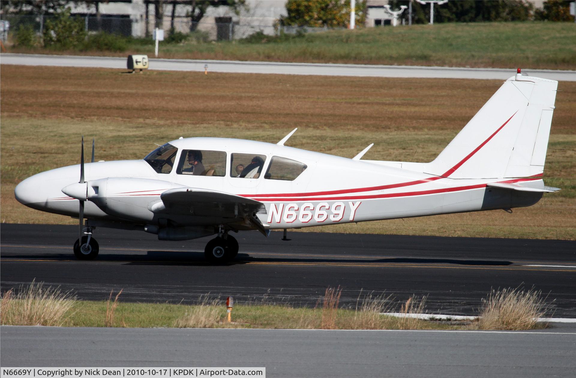 N6669Y, 1968 Piper PA-23-250 C/N 27-3986, KPDK NBAA 2010