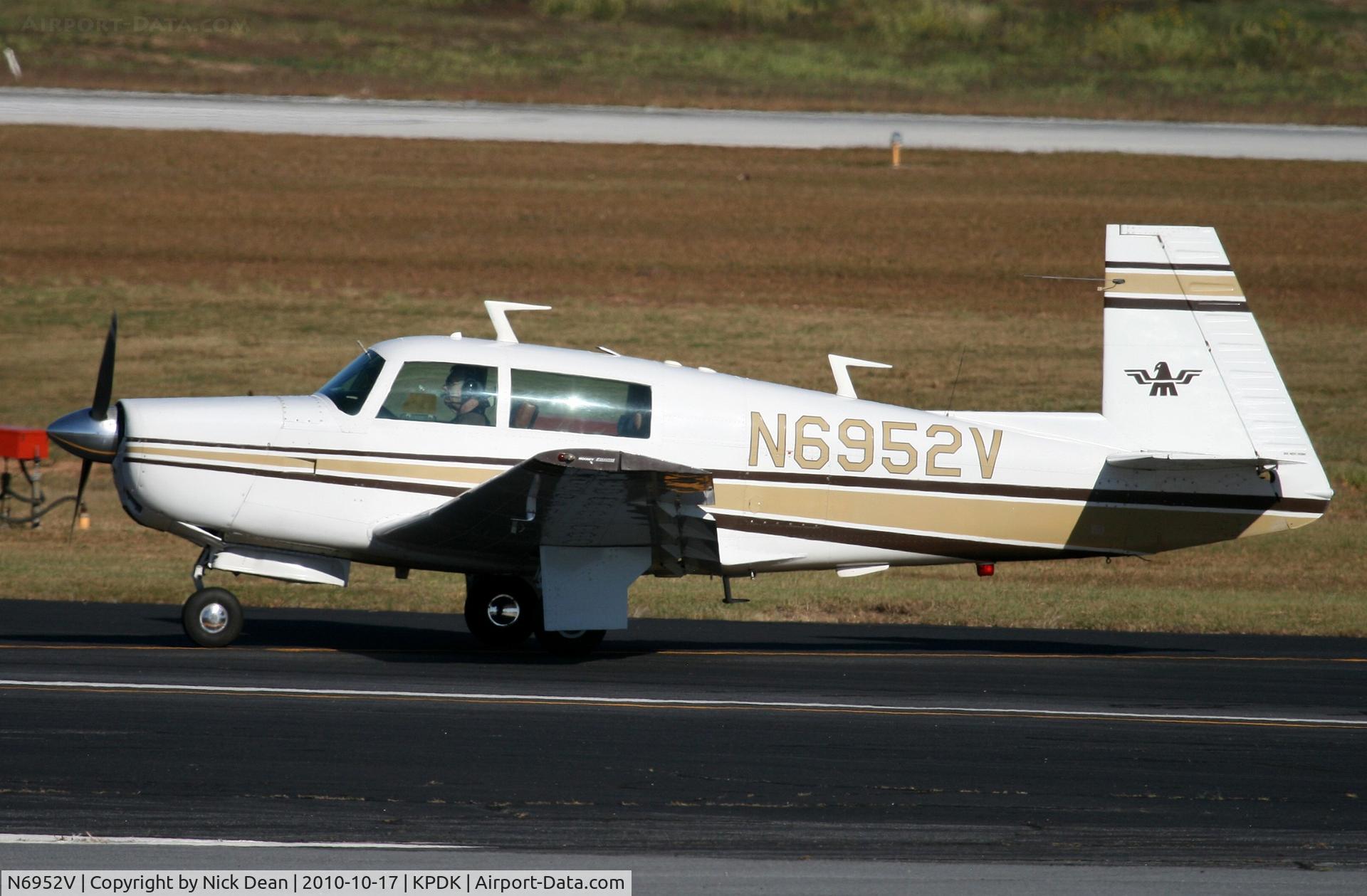 N6952V, 1975 Mooney M20F Executive C/N 22-1325, KPDK NBAA 2010
