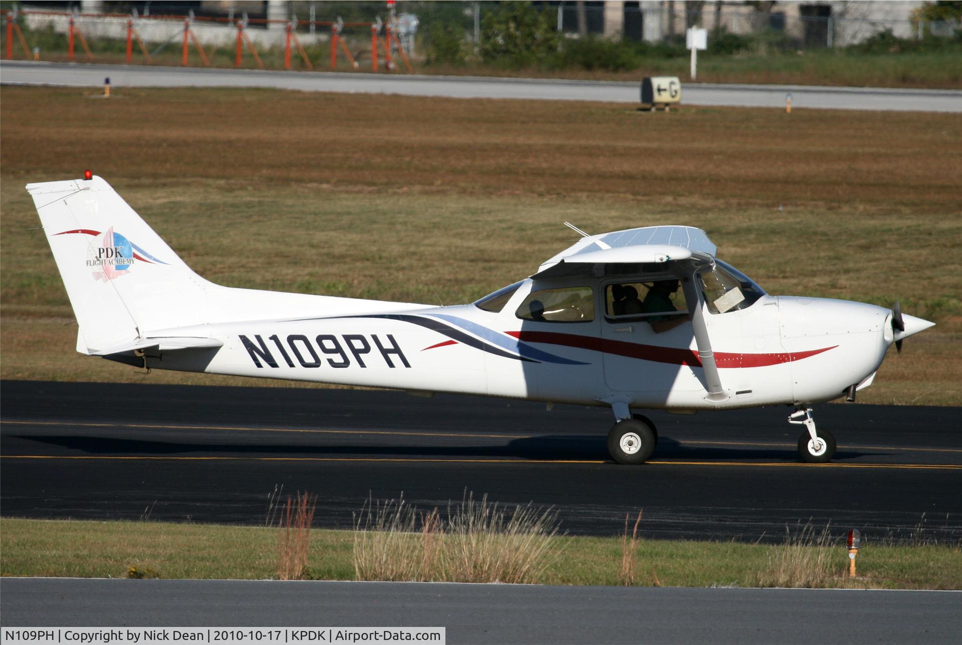 N109PH, 1999 Cessna 172R C/N 17280802, KPDK NBAA 2010
