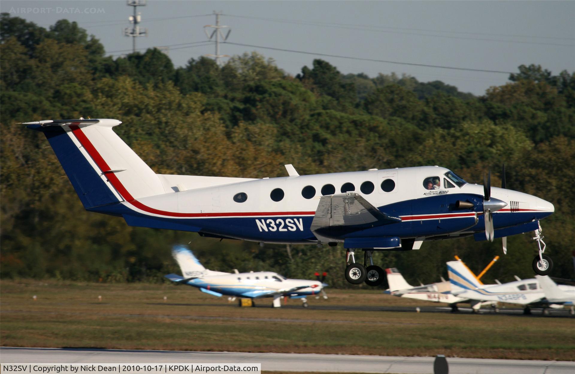 N32SV, 1981 Beech 200 Super King Air C/N BB-865, KPDK NBAA 2010