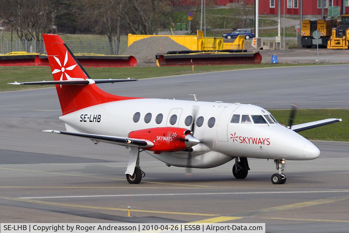 SE-LHB, 1989 British Aerospace BAe-3112 Jetstream 31 C/N 844, Direktflyg flight HS197 to Visby lining up