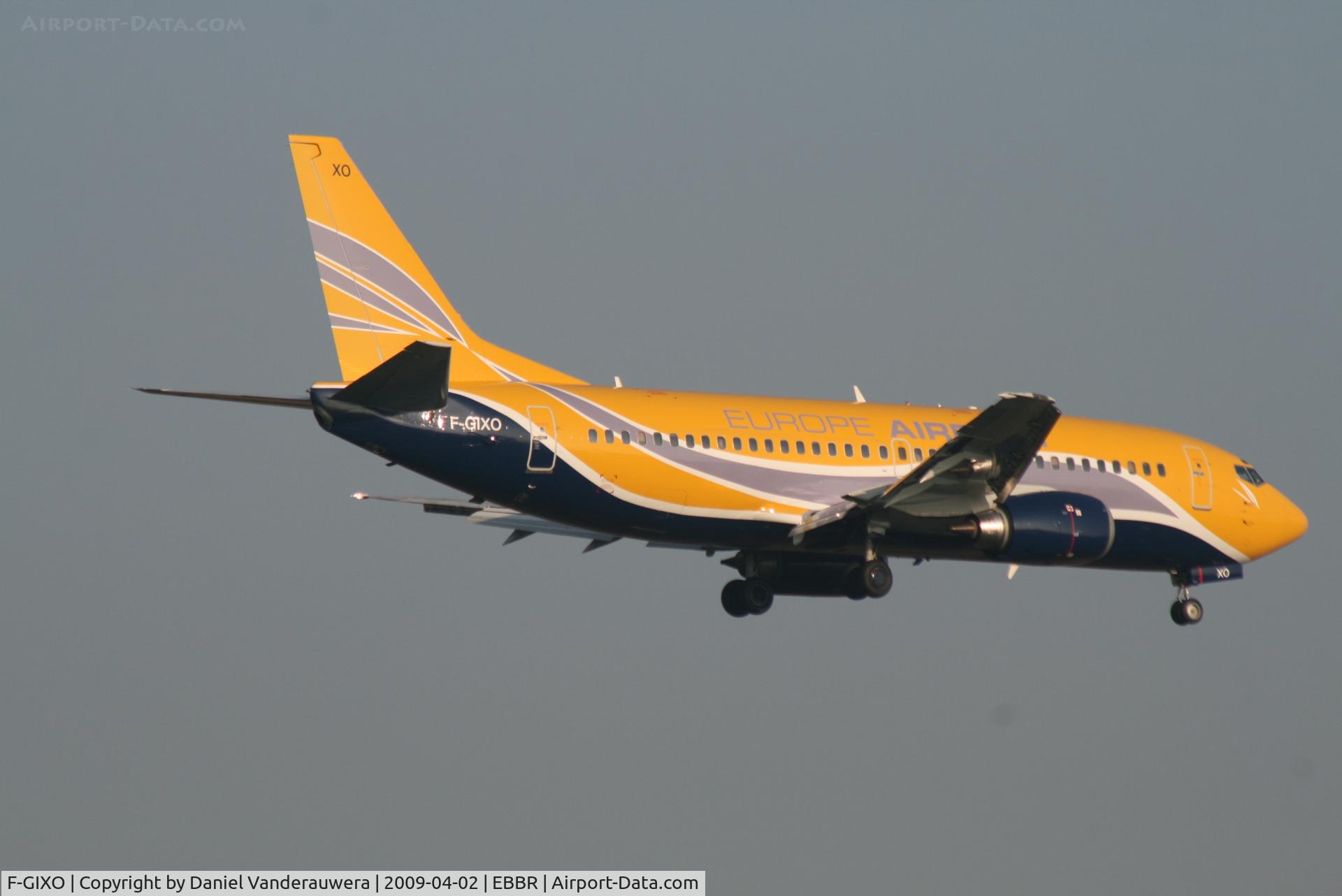 F-GIXO, 1988 Boeing 737-3Q8CF C/N 24132, Flight SN3630 is descending to RWY 02