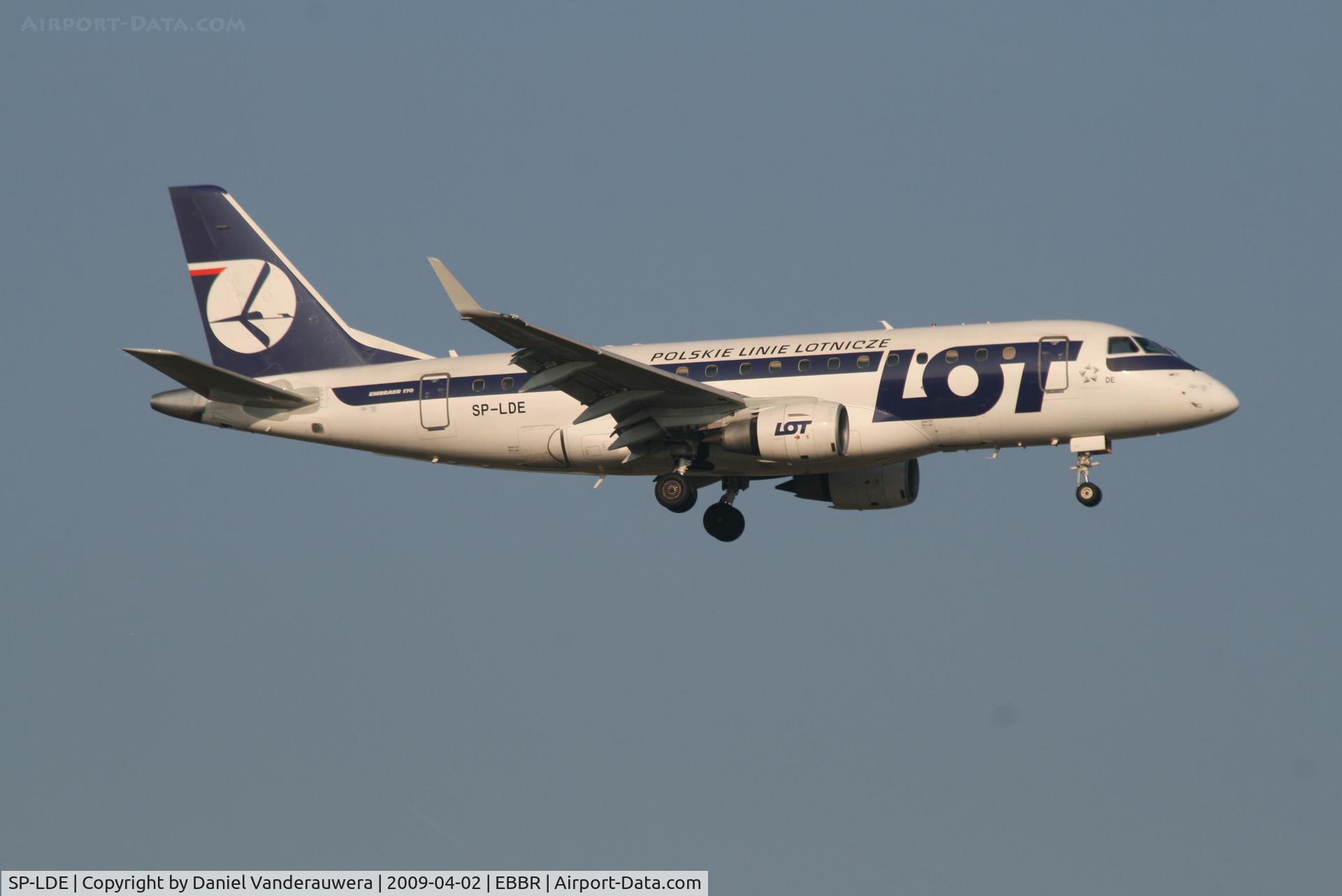 SP-LDE, 2004 Embraer 170ST (ERJ-170-100ST) C/N 17000029, Arrival of flight LO235 to RWY 02