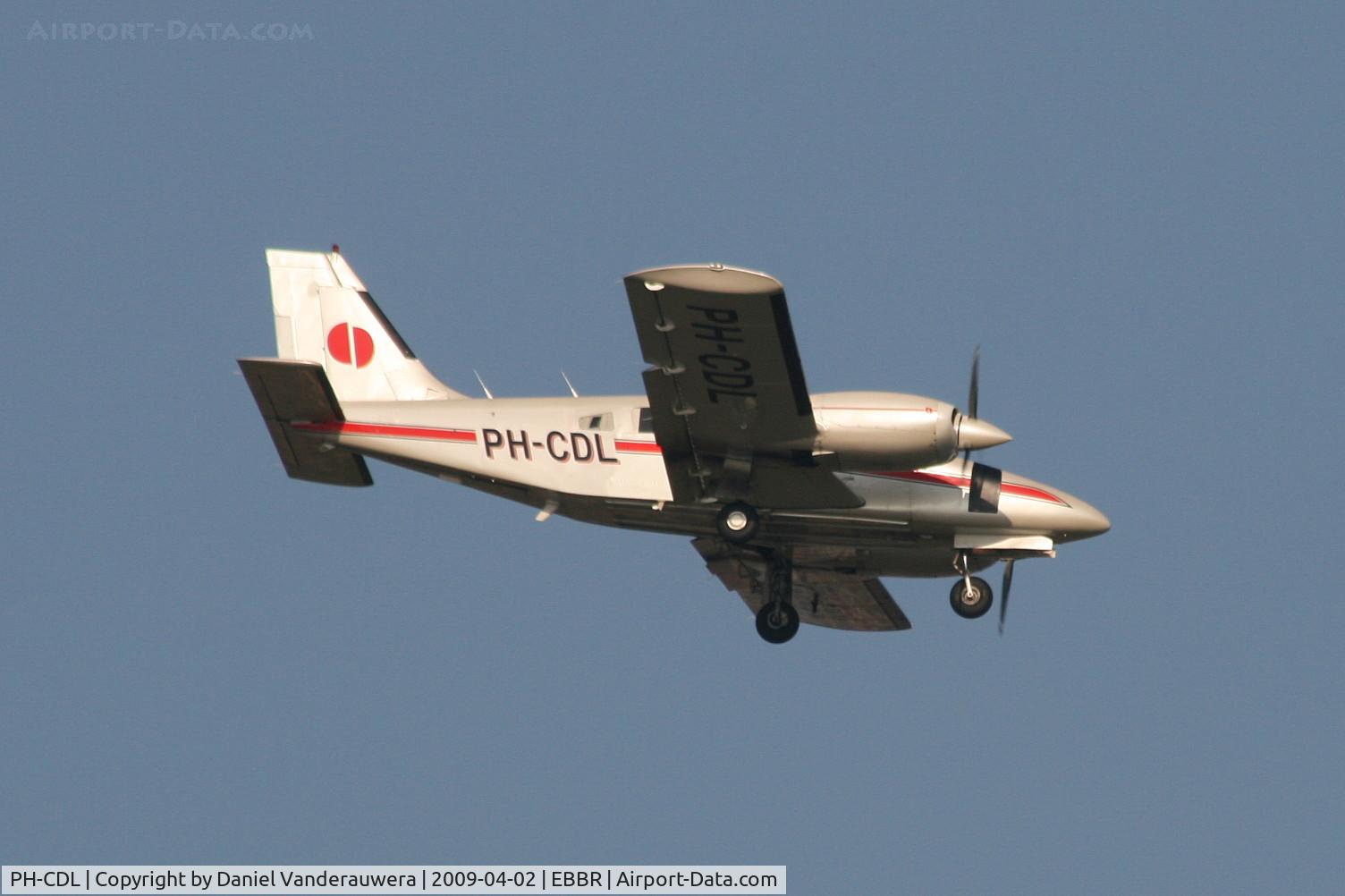 PH-CDL, Piper PA-34-220T C/N 34-8233053, Descending to RWY 02