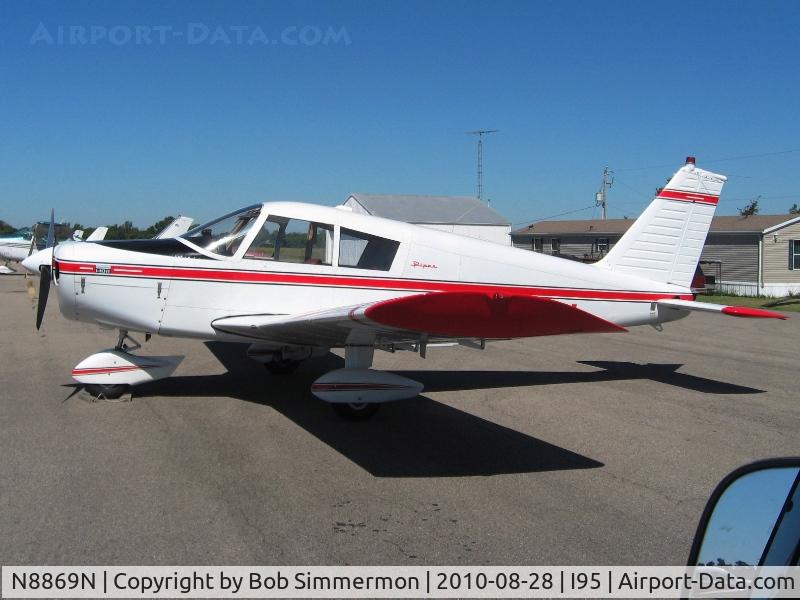 N8869N, 1969 Piper PA-28-140 C/N 28-25731, On the ramp at Kenton, Ohio