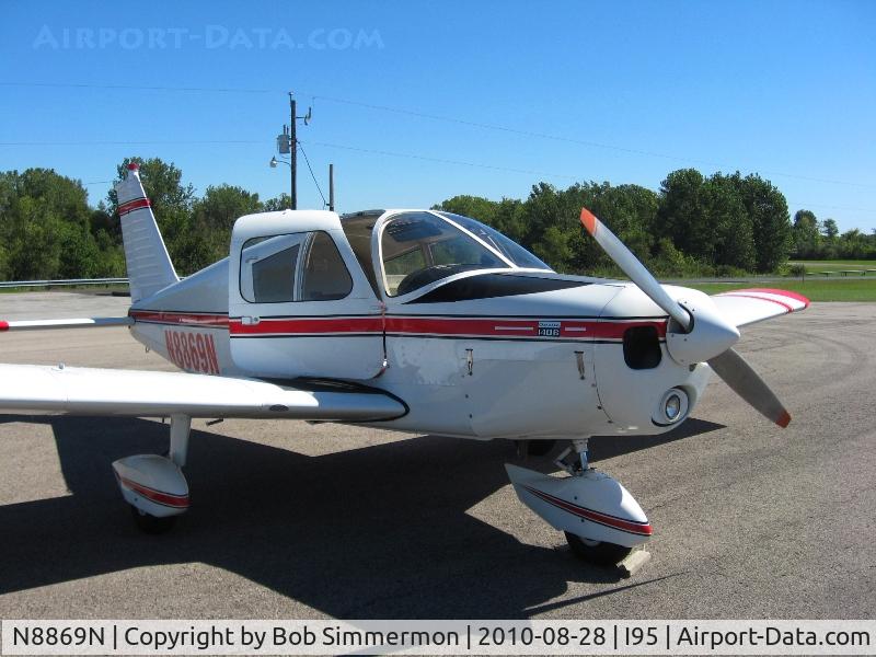 N8869N, 1969 Piper PA-28-140 C/N 28-25731, On the ramp at Kenton, Ohio