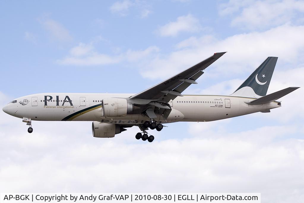 AP-BGK, 2004 Boeing 777-240/ER C/N 33776, PIA 777-200