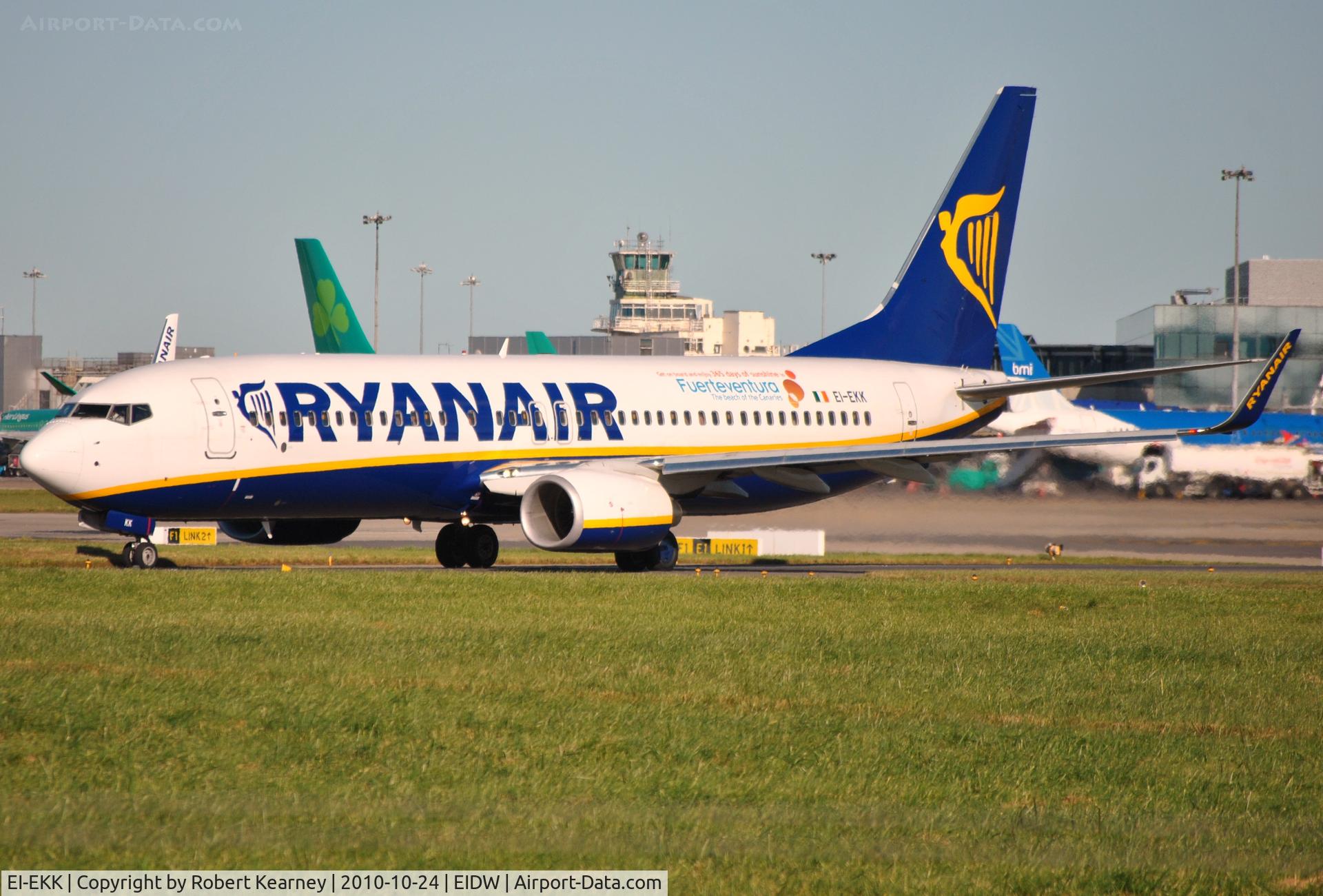 EI-EKK, 2010 Boeing 737-8AS C/N 38500, Ryanair lining up