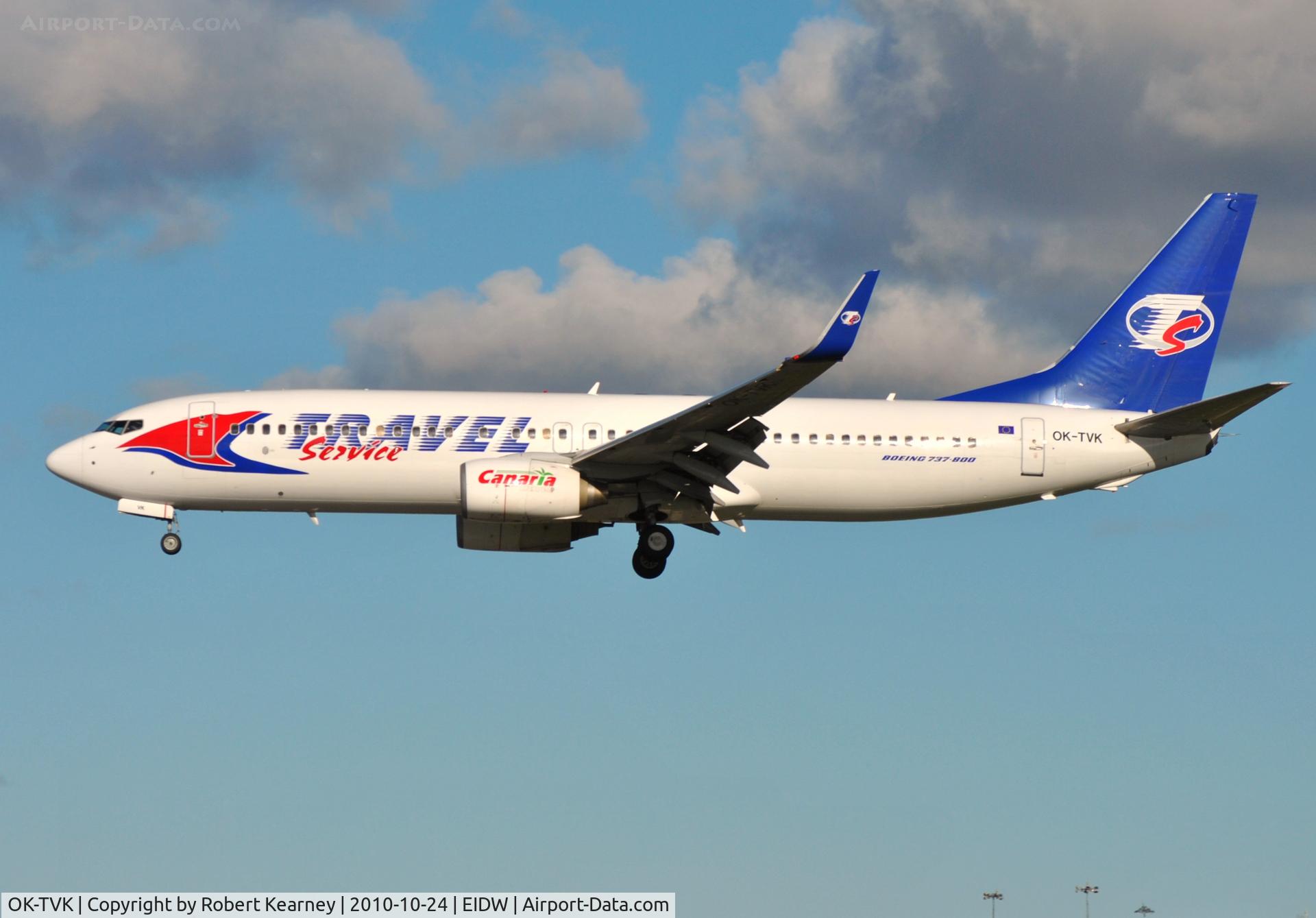 OK-TVK, 2004 Boeing 737-86N C/N 32740, Travel Service on short finals