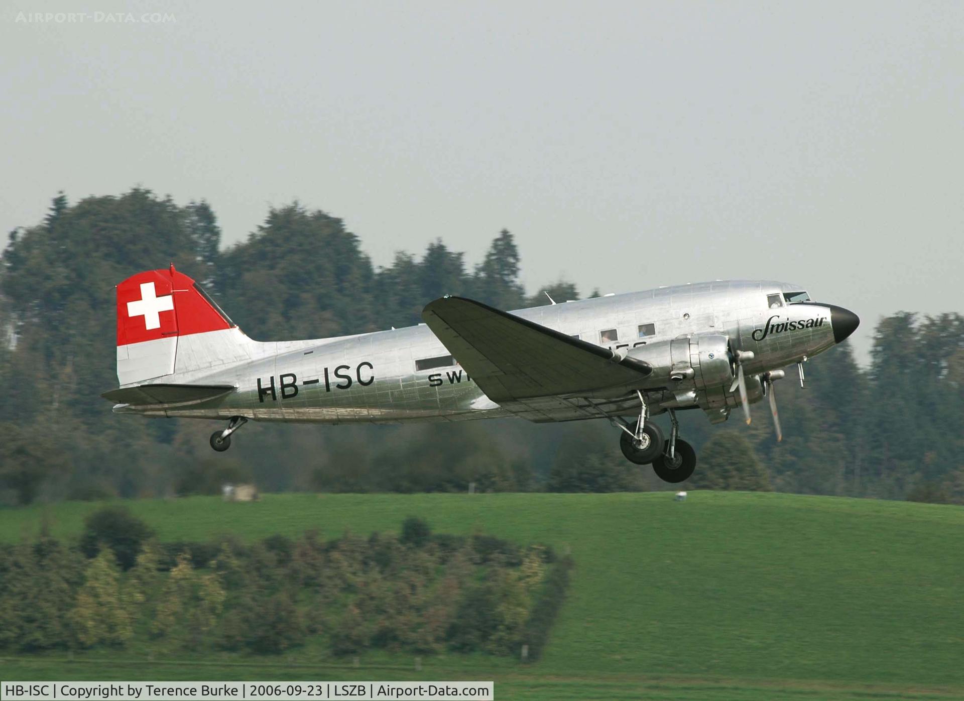HB-ISC, 1943 Douglas DC-3C-S1C3G (C-47A) C/N 9995, Take off at Bern