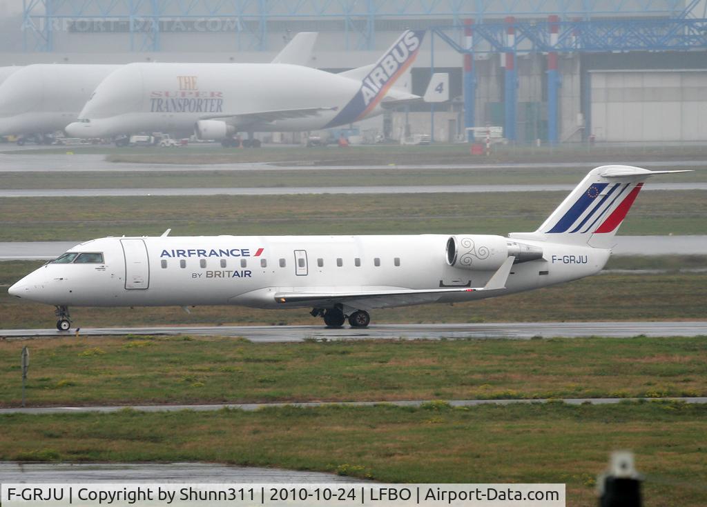 F-GRJU, 1997 Canadair CRJ-100ER (CL-600-2B19) C/N 7162, Taxiing to his gate... Now in full new Air France c/s...