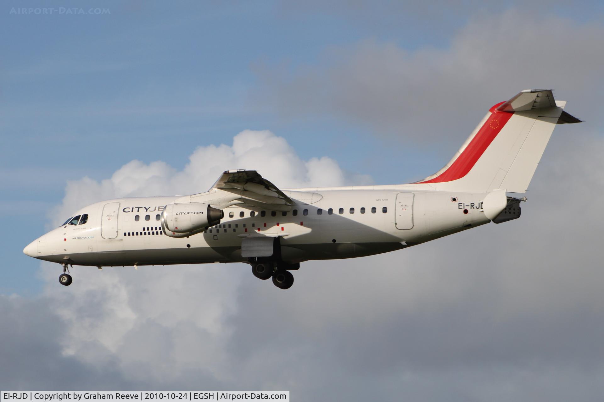 EI-RJD, 1998 BAE Systems Avro 146-RJ85 C/N E.2334, Landing with air brake deployed.