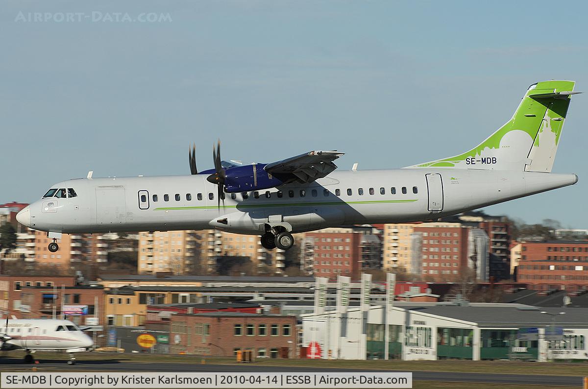 SE-MDB, 2008 ATR 72-212A C/N 822, Landing RWY30.