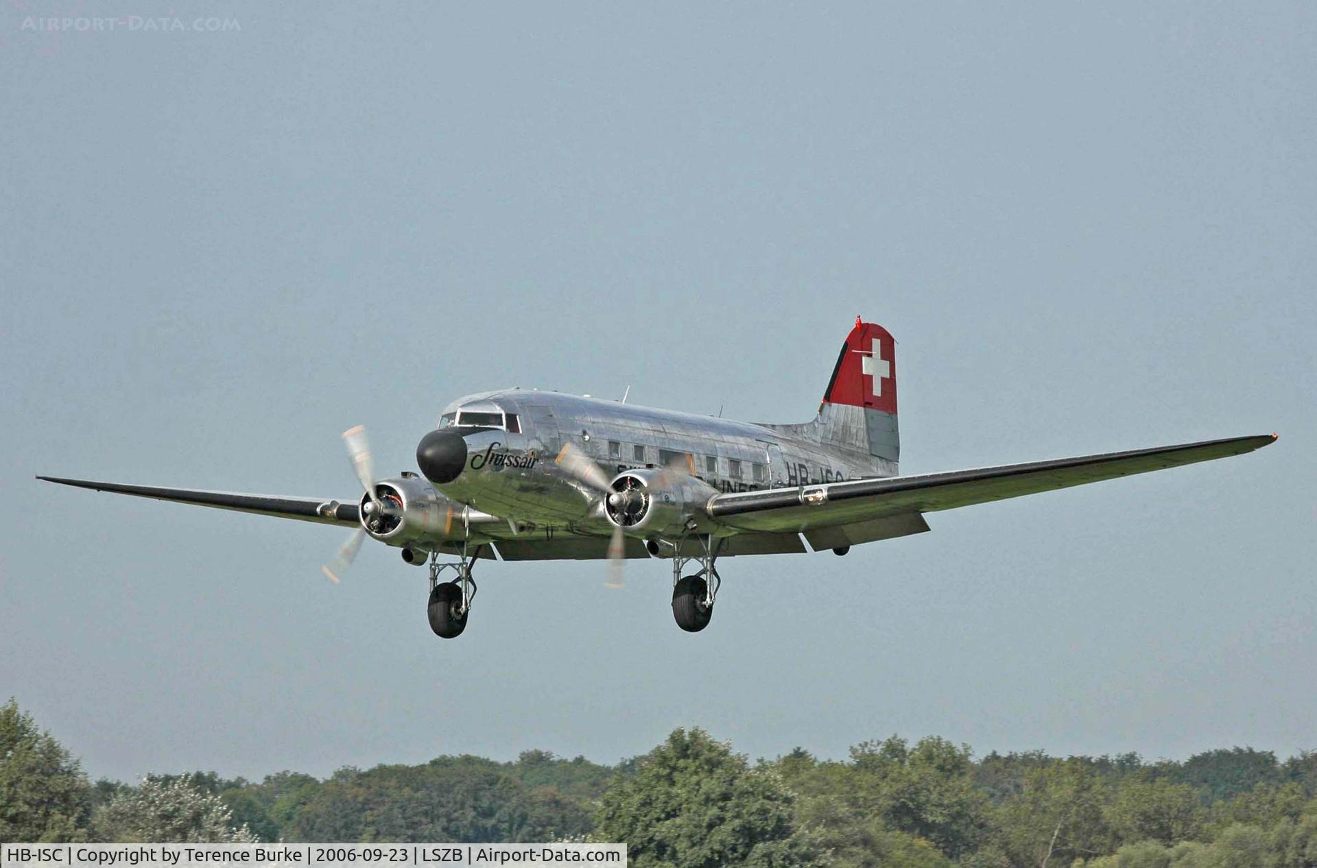 HB-ISC, 1943 Douglas DC-3C-S1C3G (C-47A) C/N 9995, Landing at Bern 