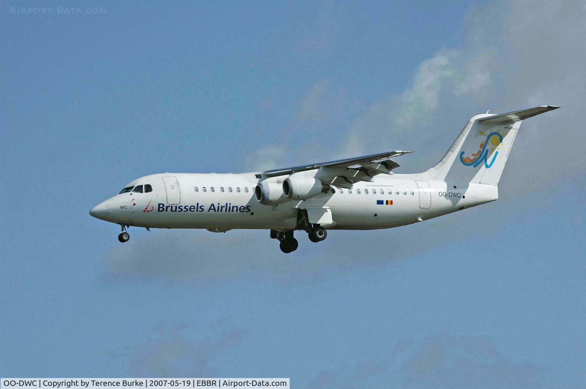 OO-DWC, 1998 British Aerospace Avro 146-RJ100 C/N E3322, Landing at Brussels. 
Tail design by  