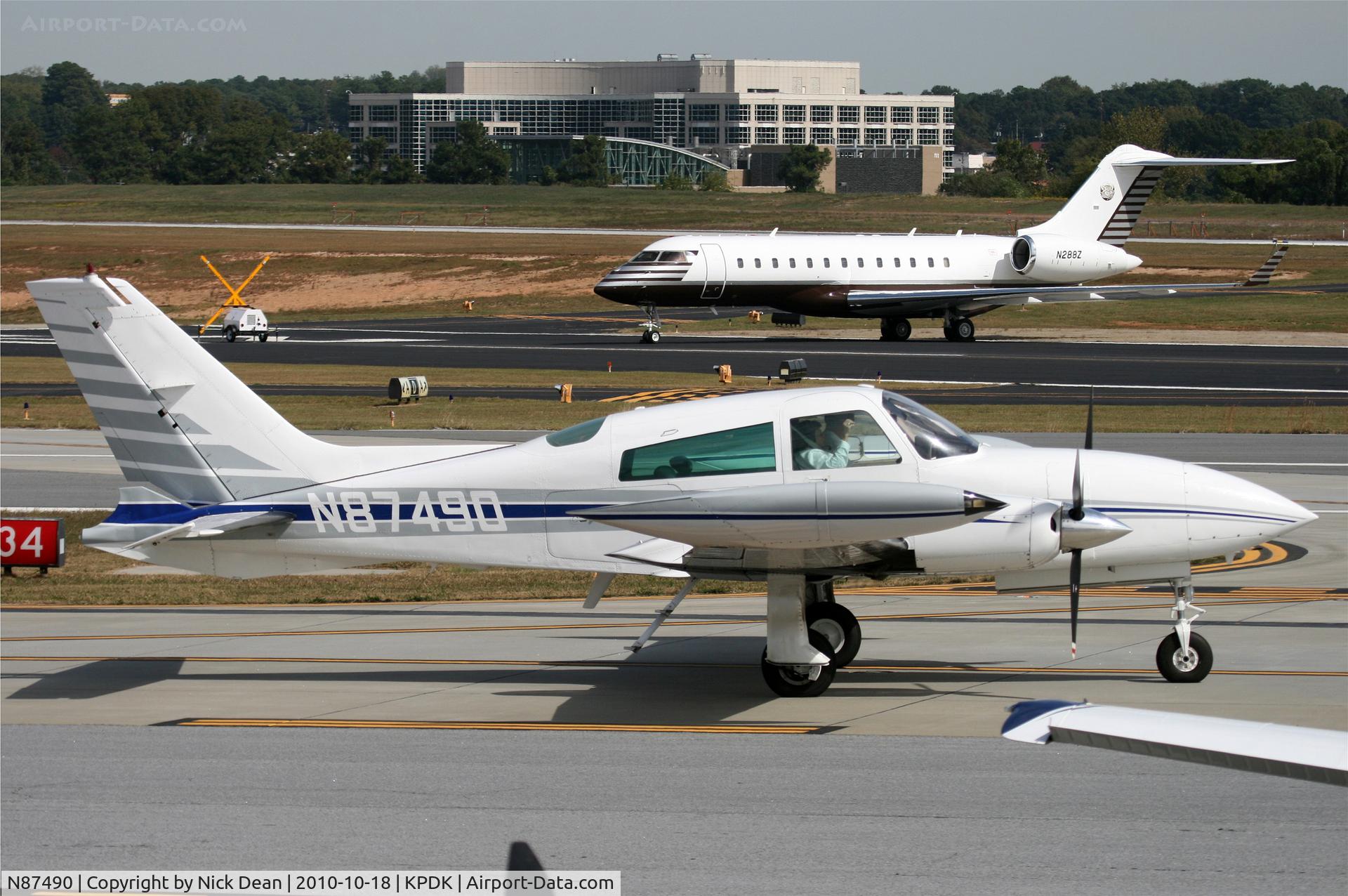 N87490, 1976 Cessna 310R C/N 310R0591, KPDK NBAA 2010