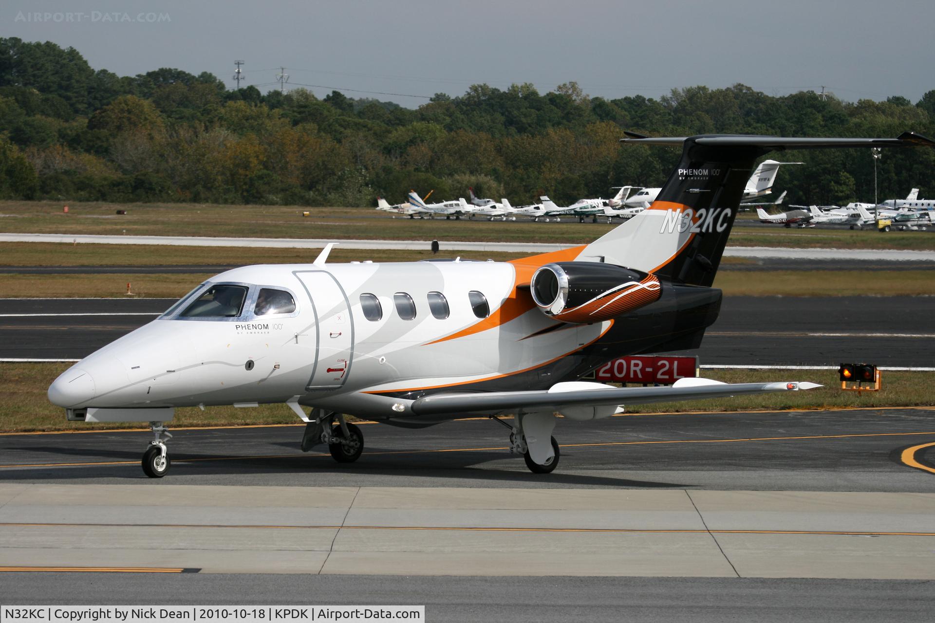 N32KC, 2009 Embraer EMB-500 Phenom 100 C/N 50000063, KPDK NBAA 2010