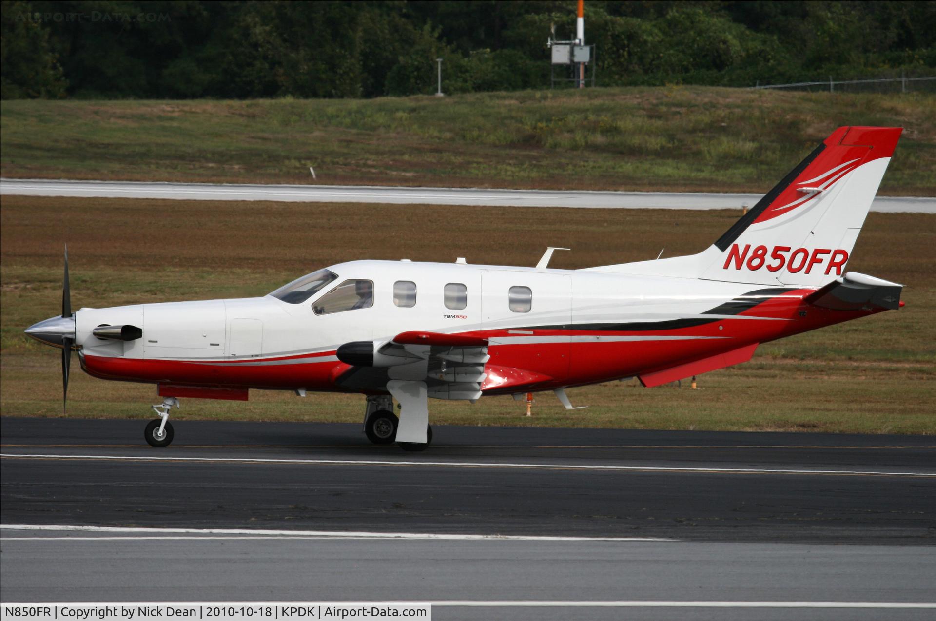 N850FR, Socata TBM-700 C/N 536, KPDK NBAA 2010