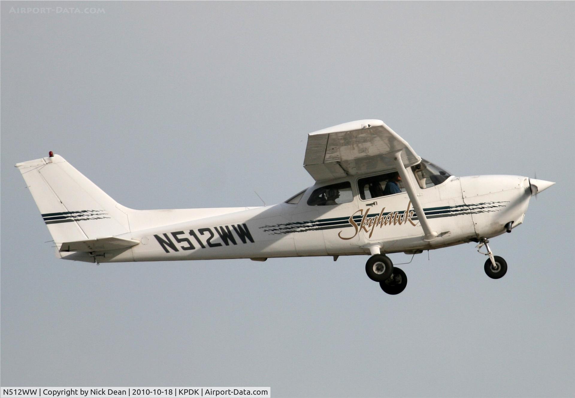 N512WW, 1998 Cessna 172R C/N 17280399, KPDK NBAA 2010