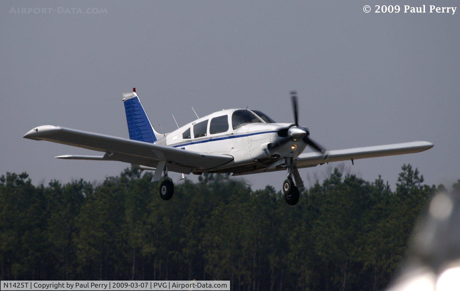 N1425T, 1972 Piper PA-28R-200 C/N 28R-7235286, Off she goes