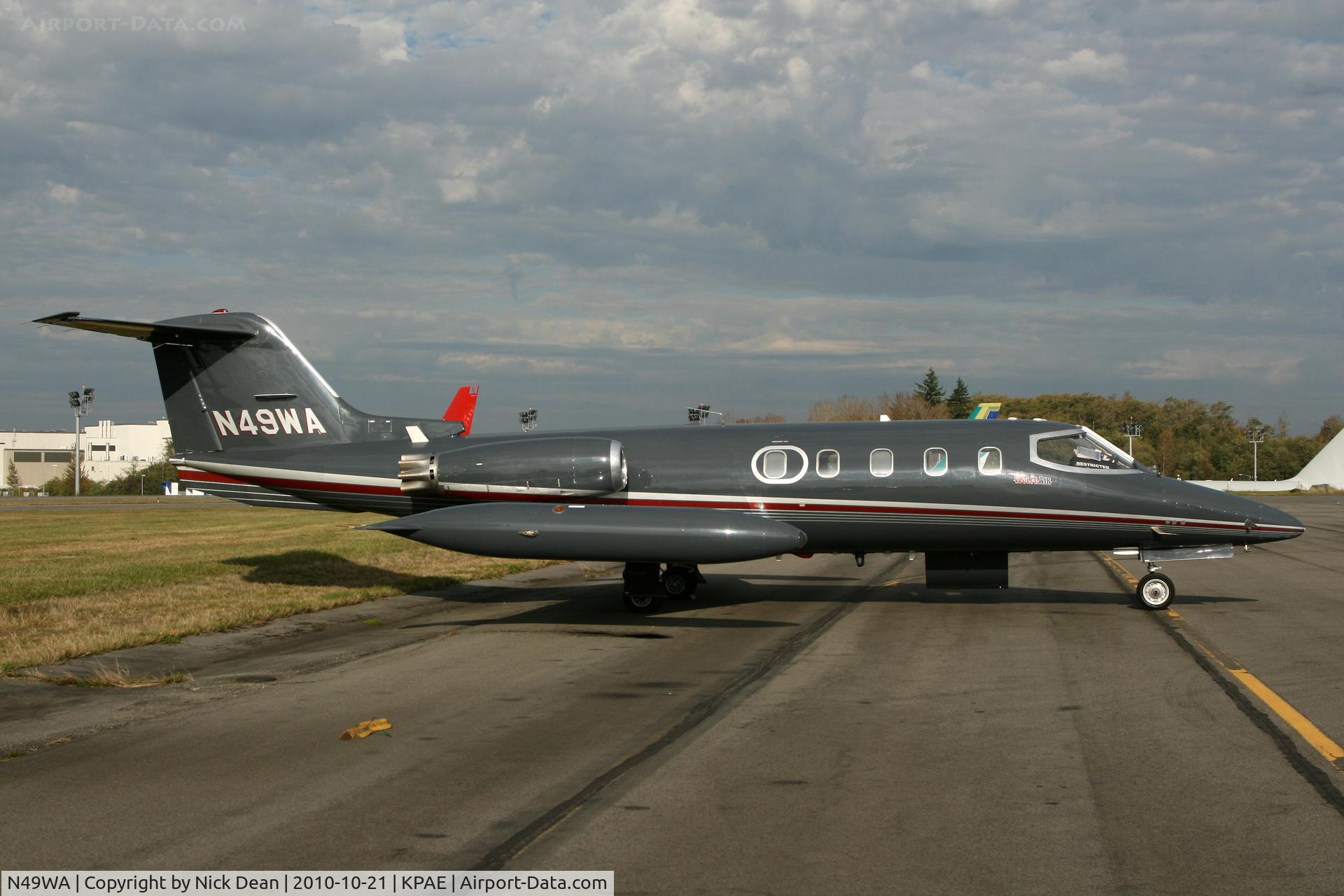N49WA, 1973 Gates Learjet 25B C/N 142, KPAE