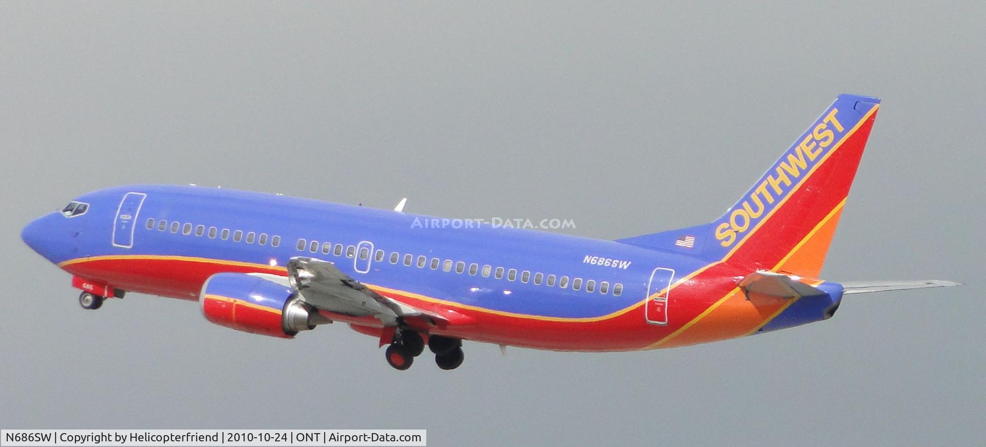 N686SW, 1985 Boeing 737-317 C/N 23175, Just lifted off from runway 26R, wheels coming up