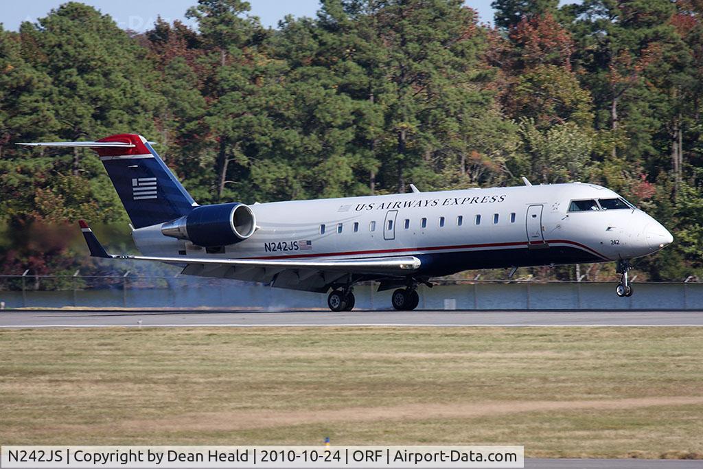 N242JS, 2004 Bombardier CRJ-200ER (CL-600-2B19) C/N 7911, US Airways Express (PSA Airlines) N242JS (FLT JIA328) from Charlotte/Douglas Int'l (KCLT) landing RWY 23.