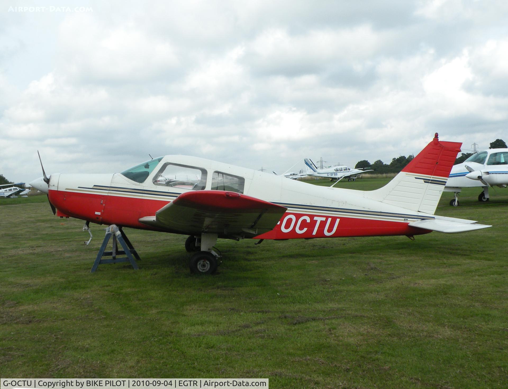 G-OCTU, 1989 Piper PA-28-161 Cadet C/N 2841280, Sans nose wheel.