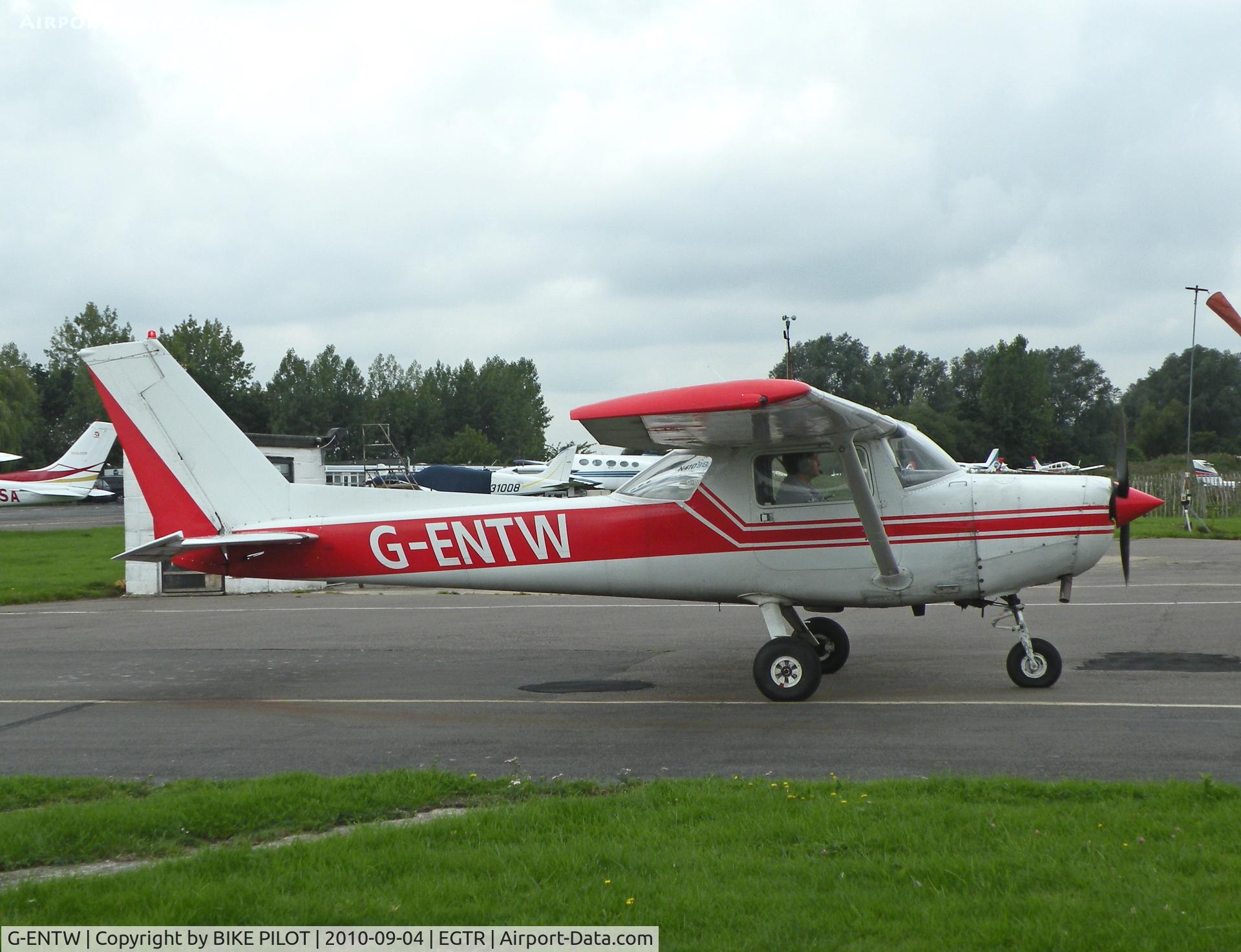 G-ENTW, 1978 Reims F152 C/N 1479, Heading for rwy 08