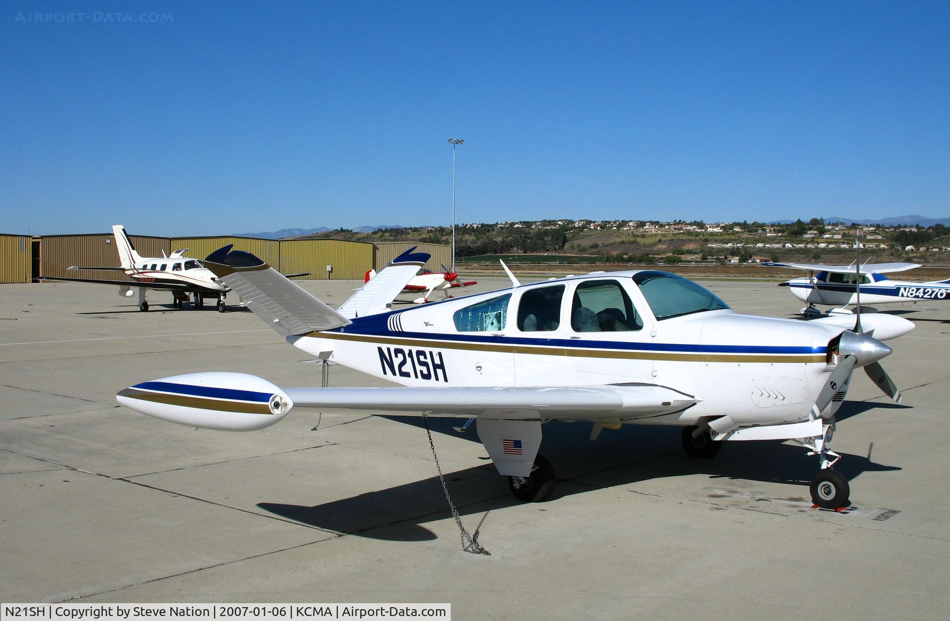 N21SH, 1986 Beech V35 Bonanza C/N D-8423, 1986 Beech V35 on visitors ramp