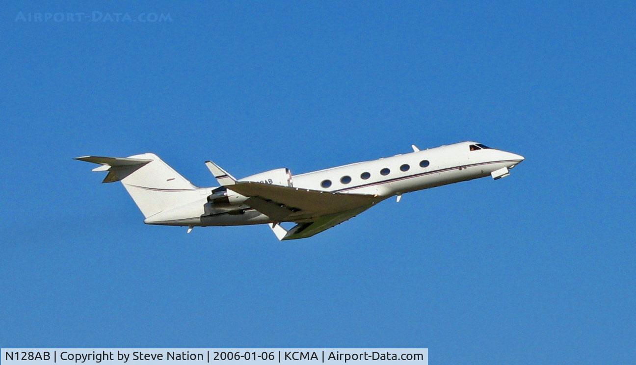 N128AB, 2002 Gulfstream Aerospace G-IV (G400) C/N 1501, Prime Jet LLC (KVNY/Van Nuys, CA) climbs out from KCMA