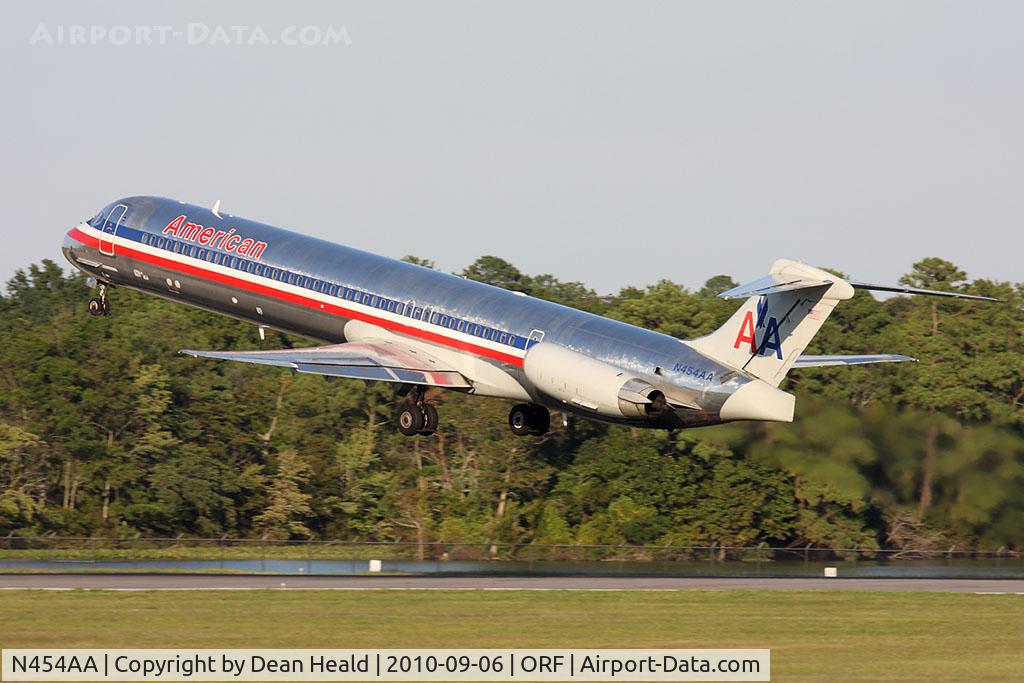 N454AA, 1987 McDonnell Douglas MD-82 (DC-9-82) C/N 49559, American Airlines N454AA (FLT AAL1069) departing RWY 5 en route to Dallas/Fort Worth Int'l (KDFW).