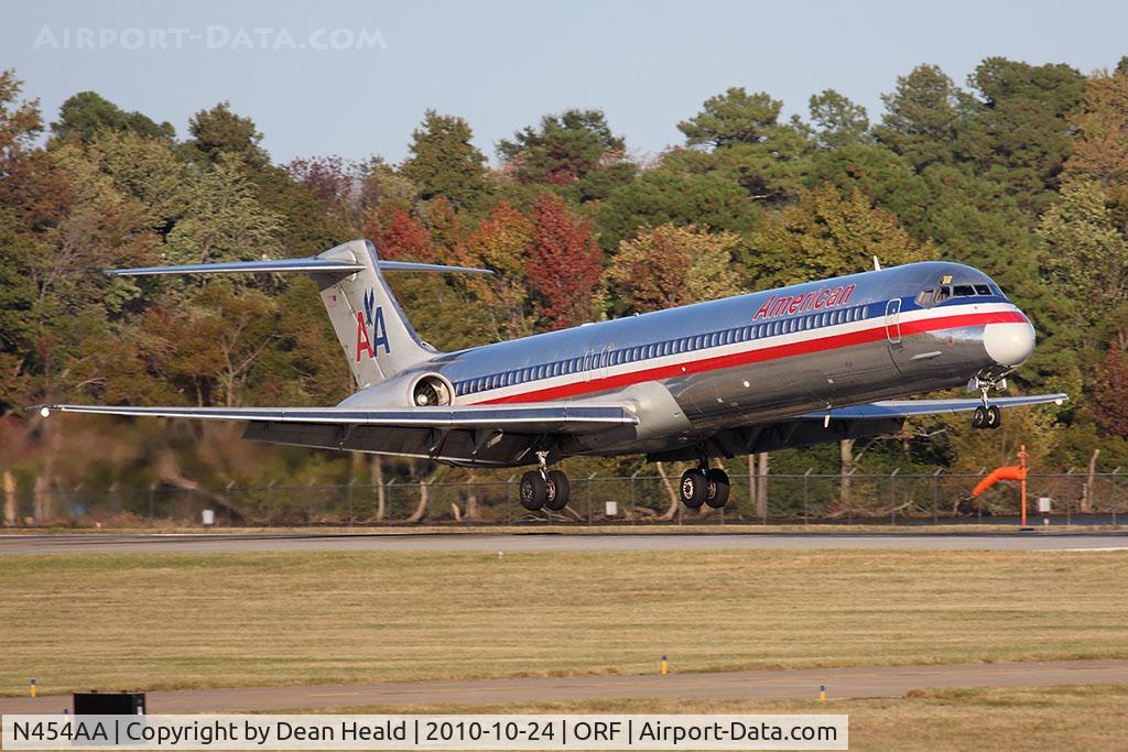 N454AA, 1987 McDonnell Douglas MD-82 (DC-9-82) C/N 49559, American Airlines N454AA (FLT AAL682) from Dallas/Fort Worth Int'l (KDFW) landing RWY 23.