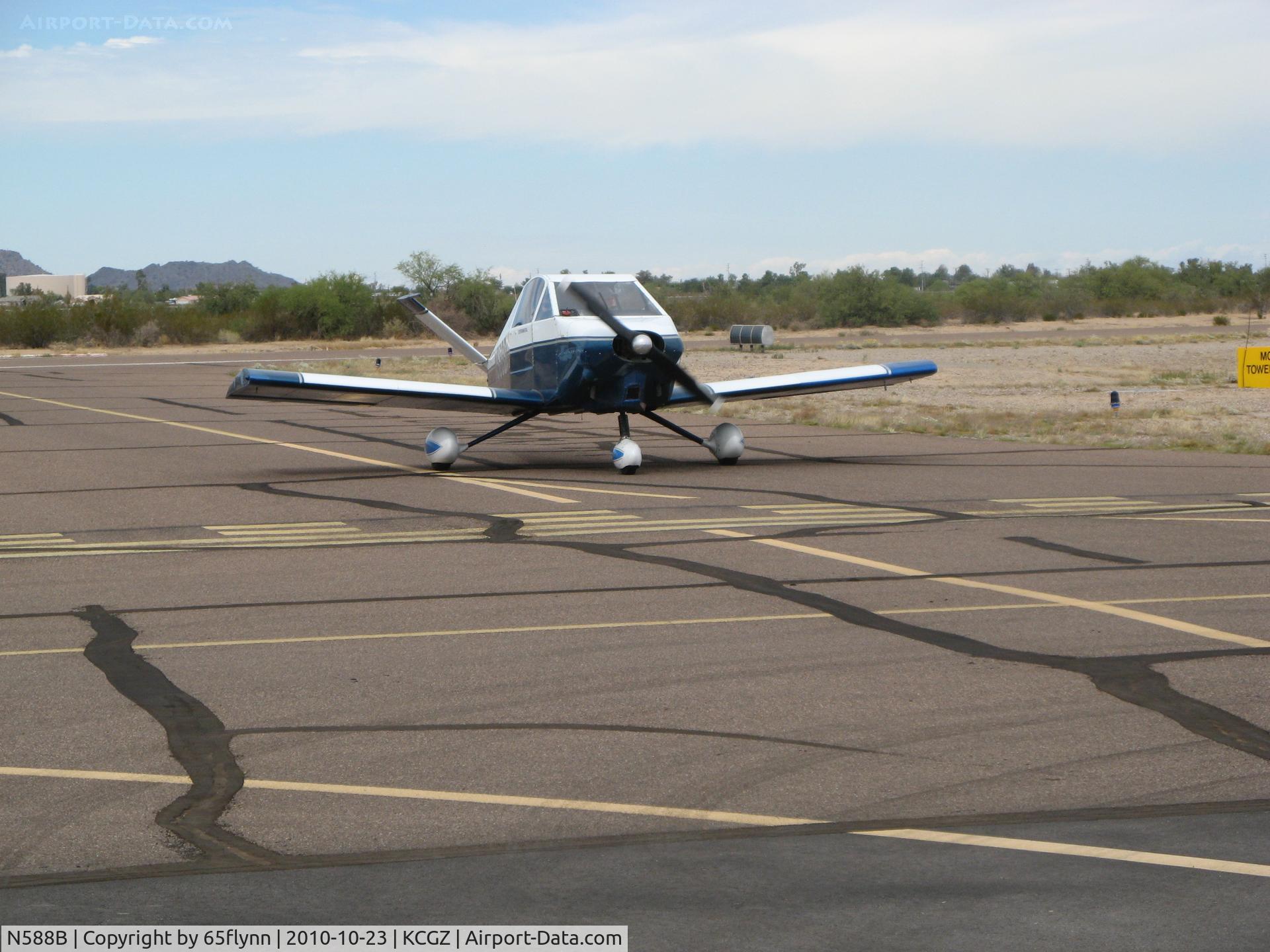 N588B, 1988 Davis DA-2A C/N HS2000, Taxiing in after flying many laps at the Copper State Fly in 2010.